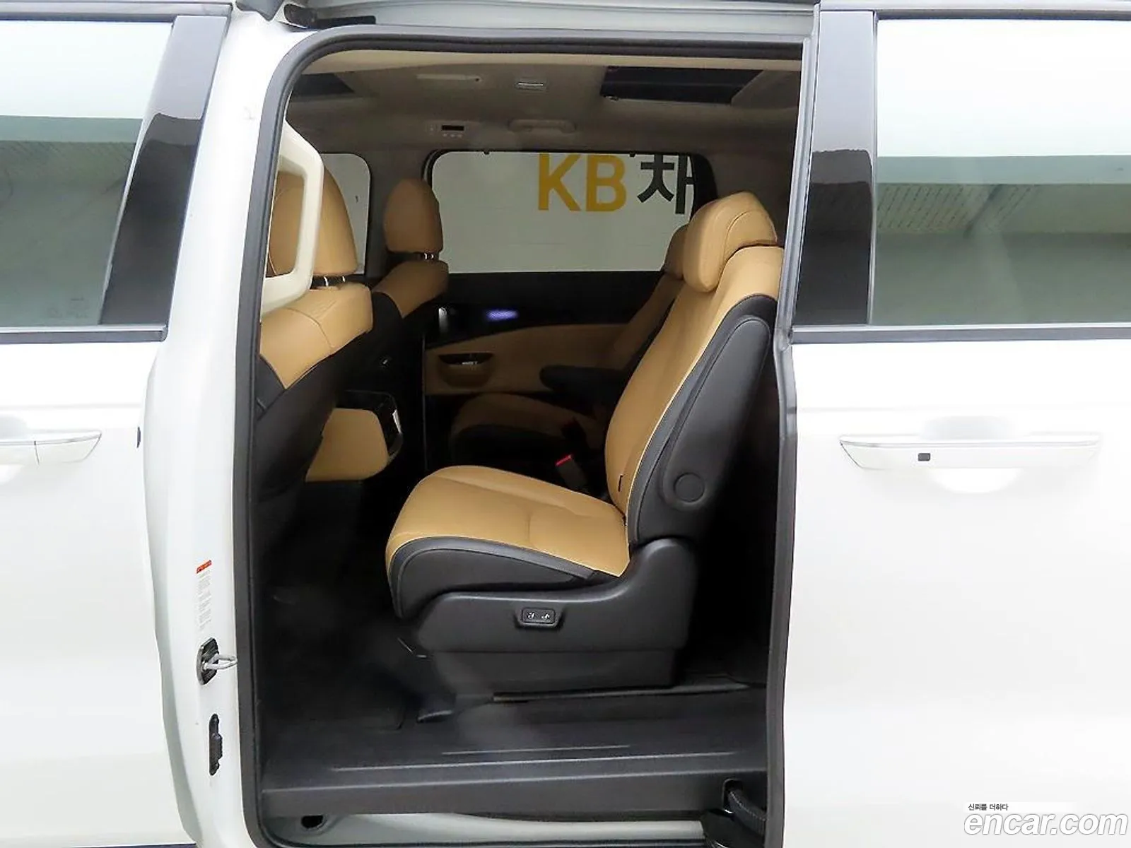 Kia Carnival 2023 — 19