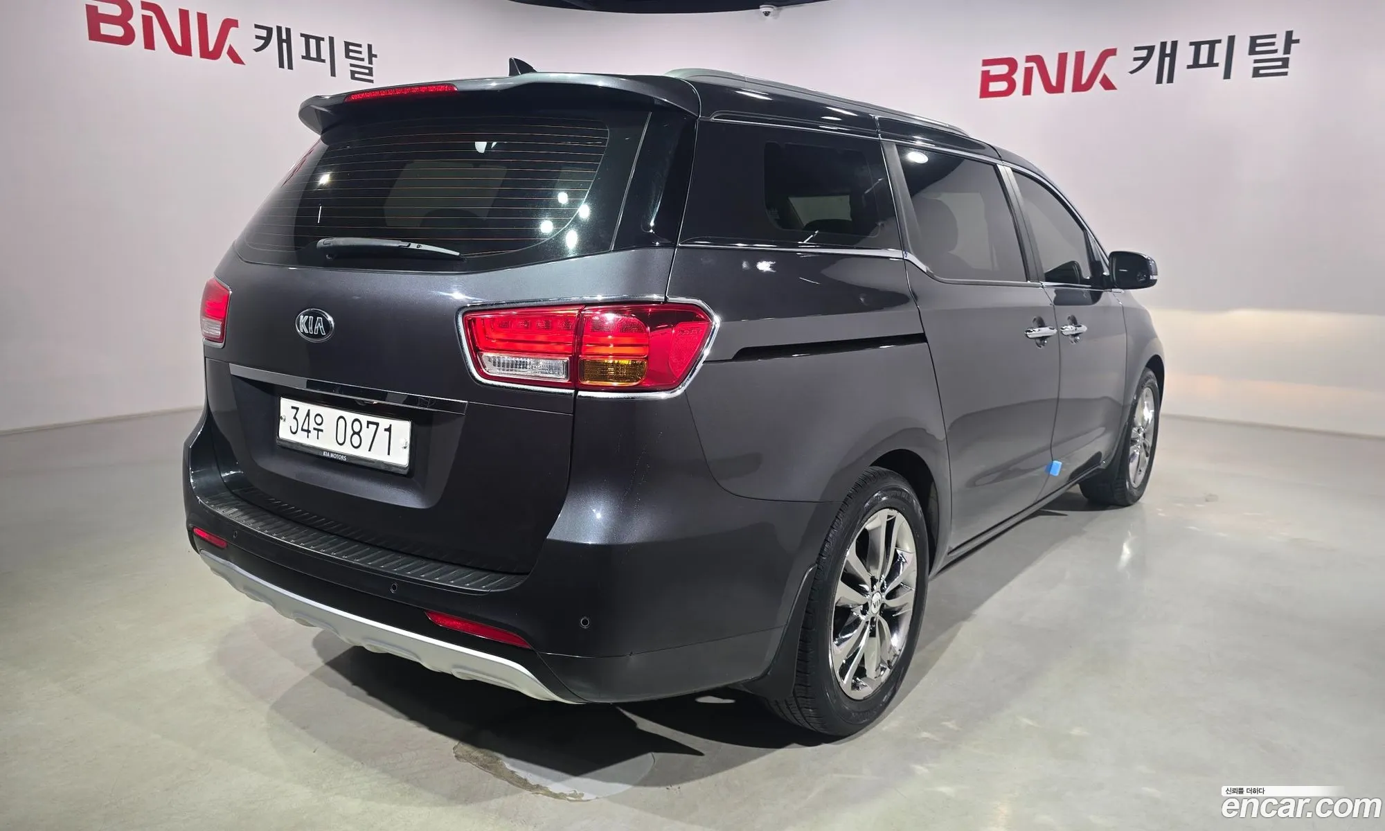 Kia Carnival 2016 — 12