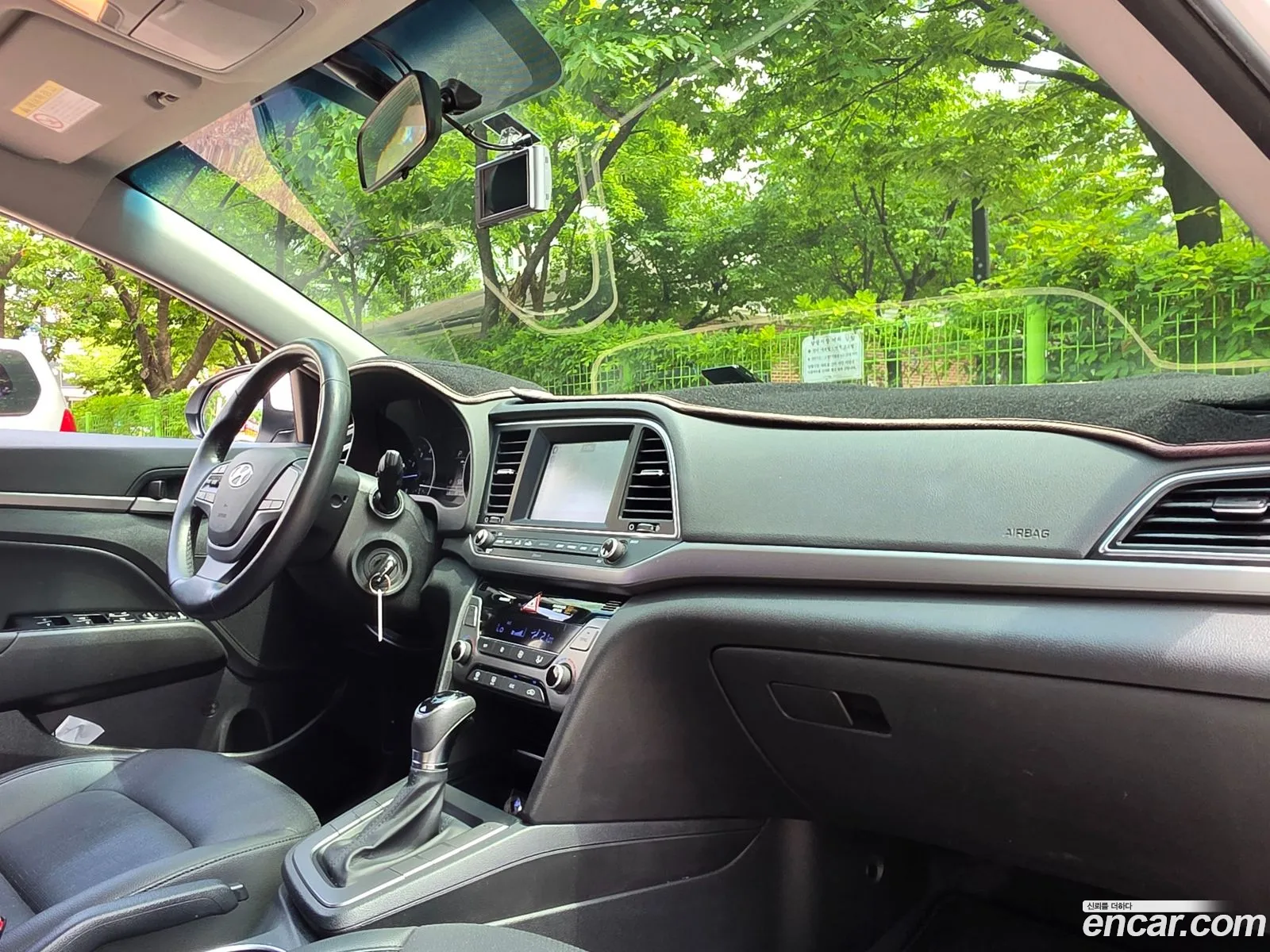 Hyundai Elantra AD 2016 — 16
