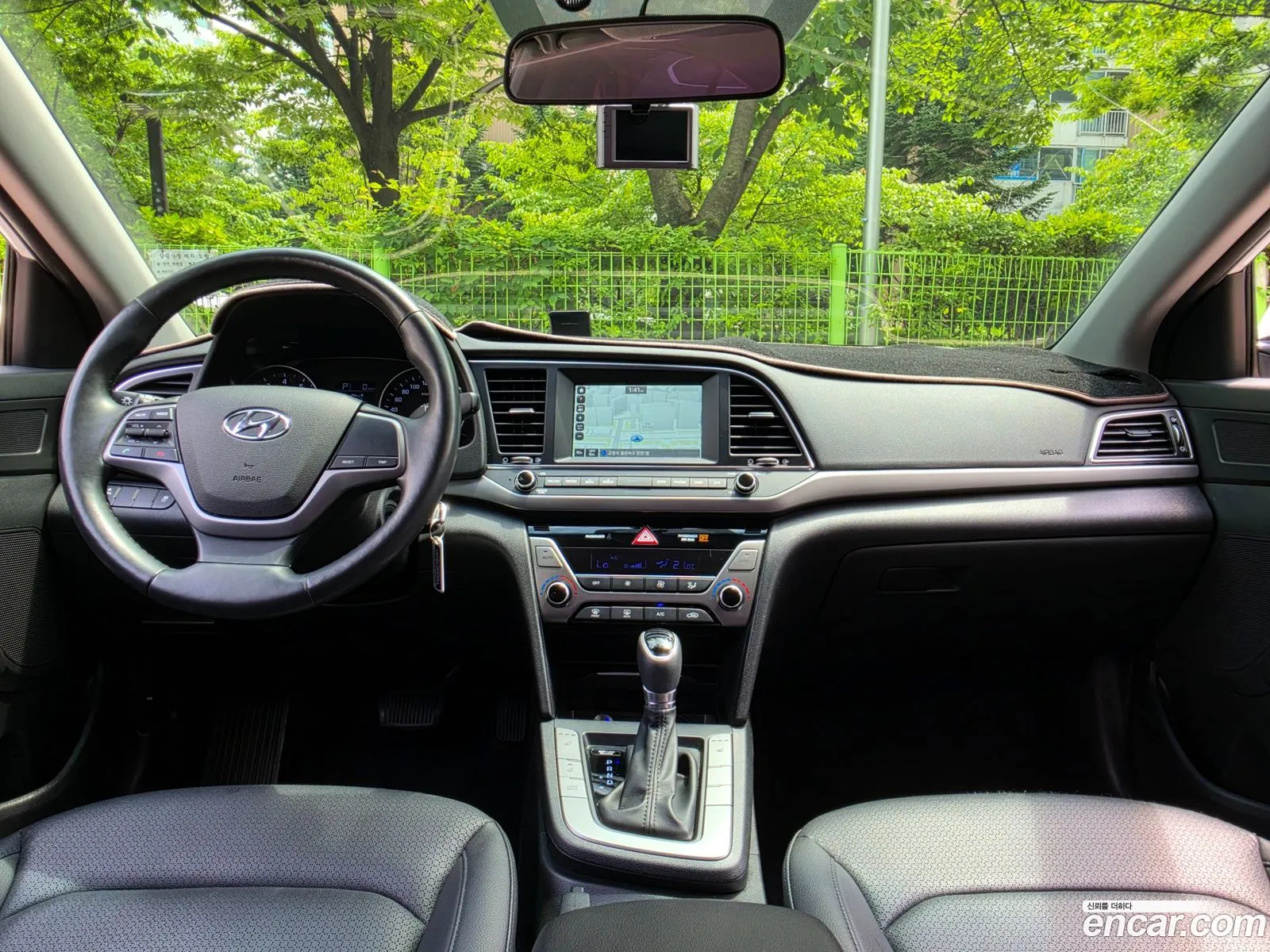 Hyundai Elantra AD 2016 — 19