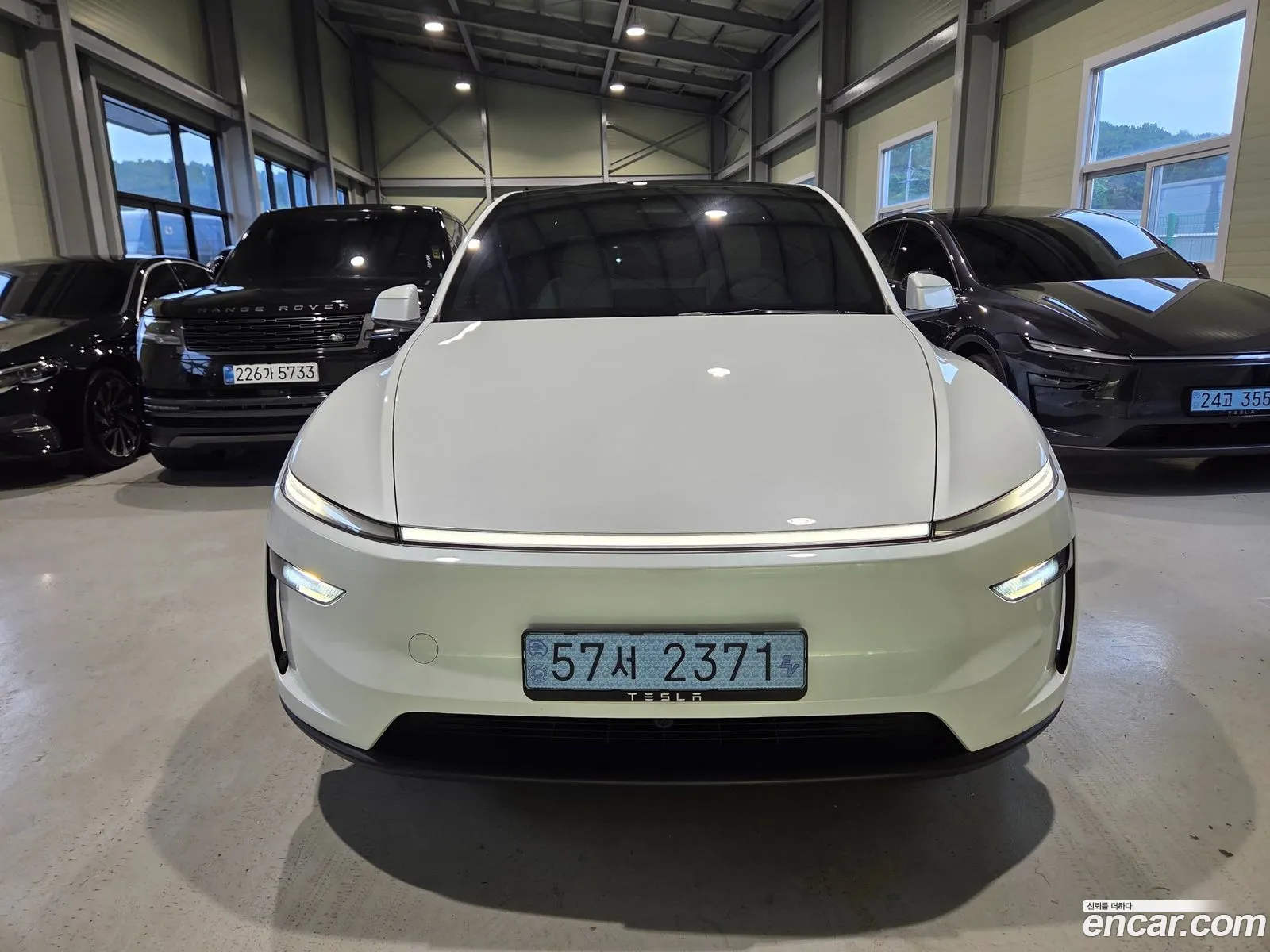 Tesla Model Y 2025 — 13