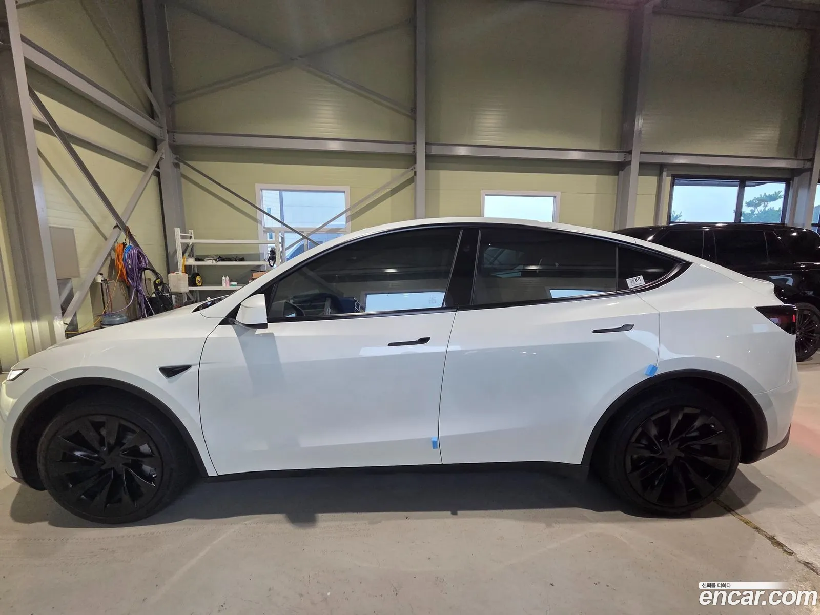 Tesla Model Y 2025 — 6