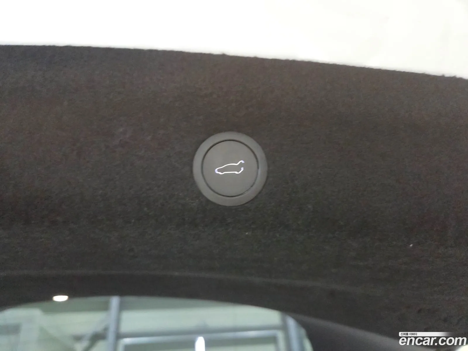Tesla Model Y 2025 — 2