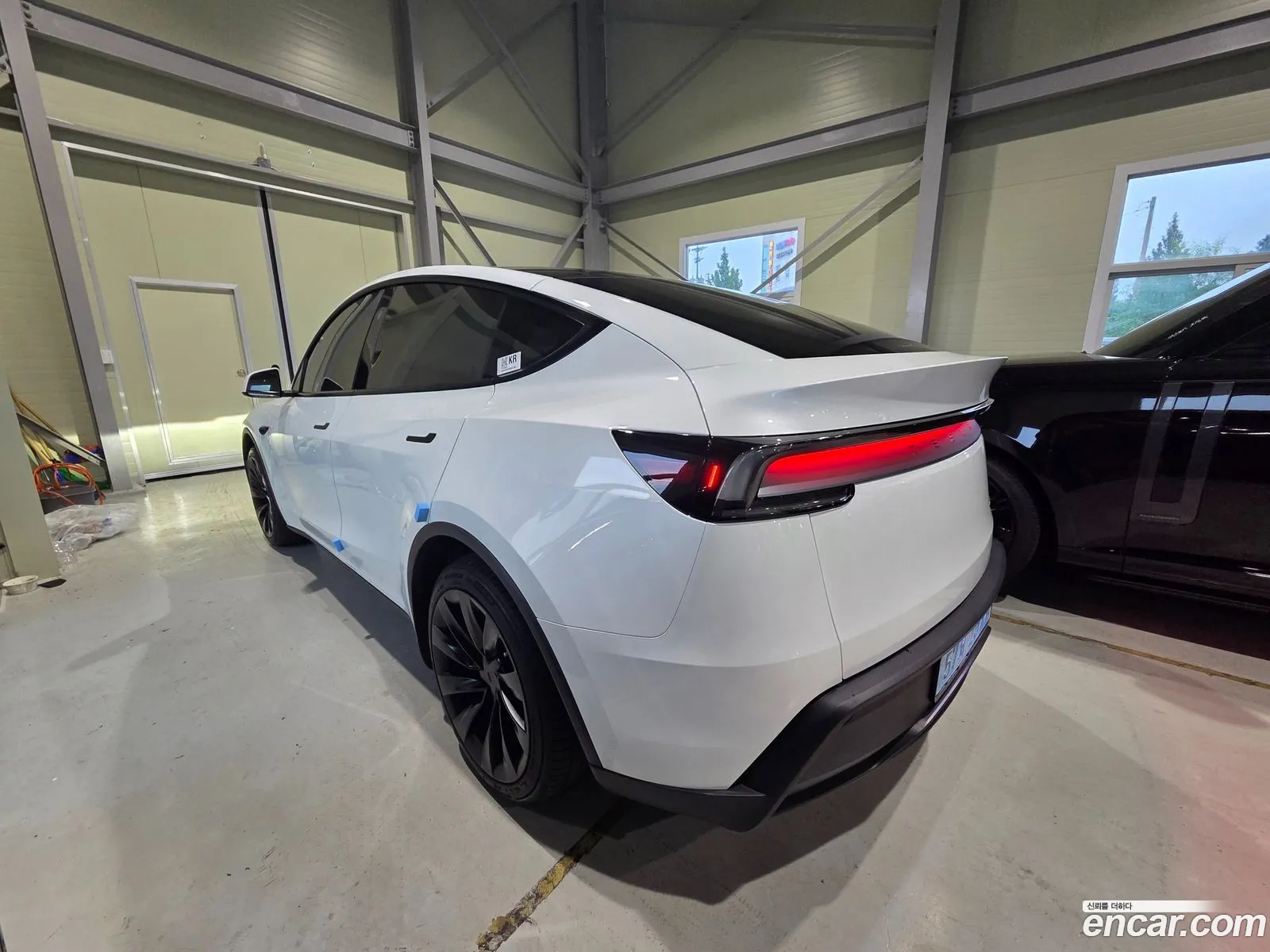 Tesla Model Y 2025 — 4