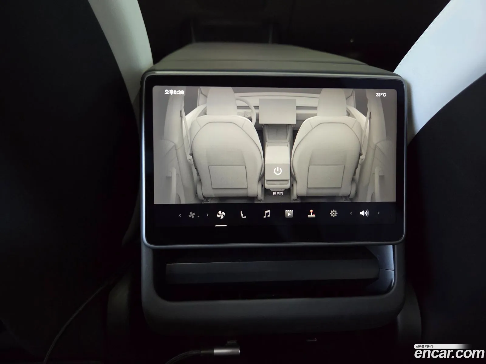 Tesla Model Y 2025 — 3