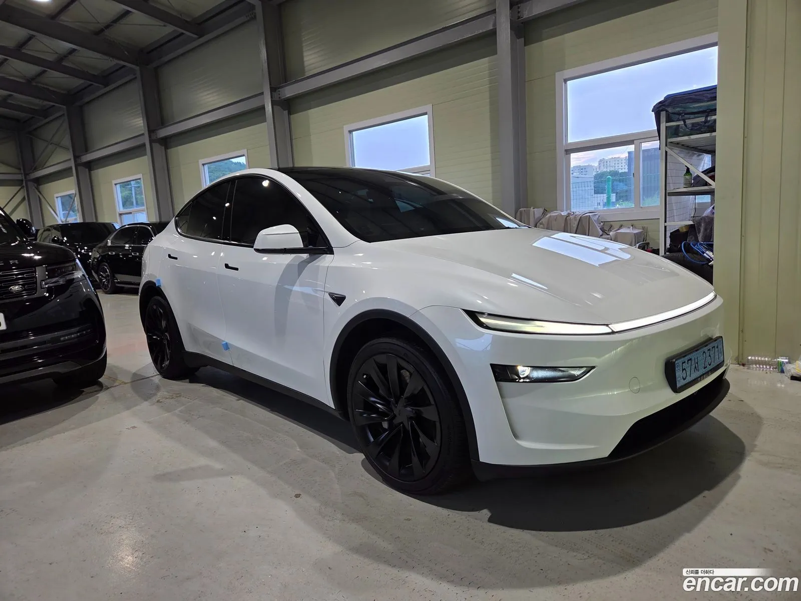 Tesla Model Y 2025 — 15