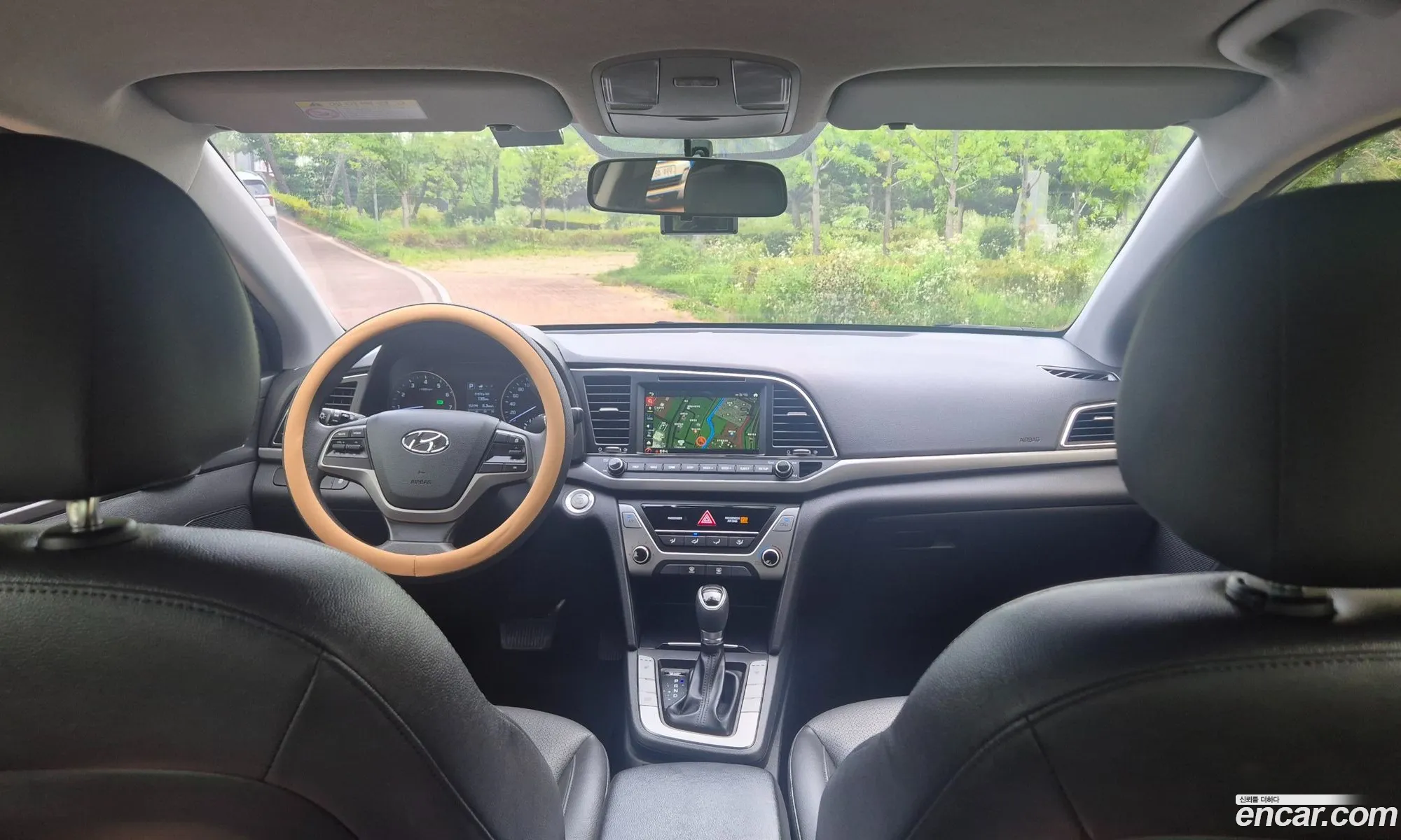Hyundai Elantra AD 2017 — 13