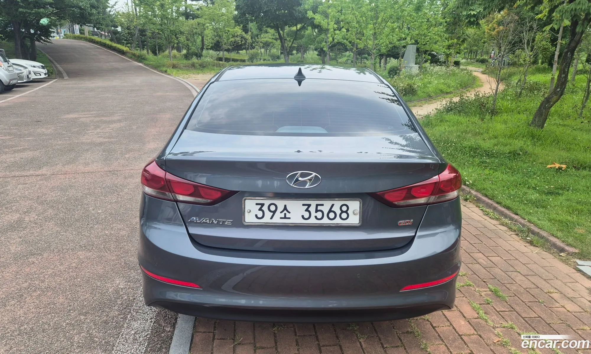 Hyundai Elantra AD 2017 — 12