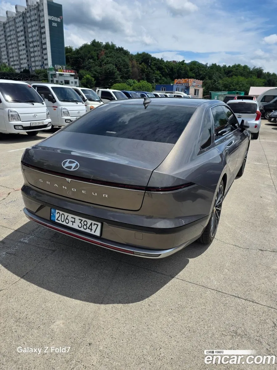 Hyundai Grandeur Hybrid 2023 — 10