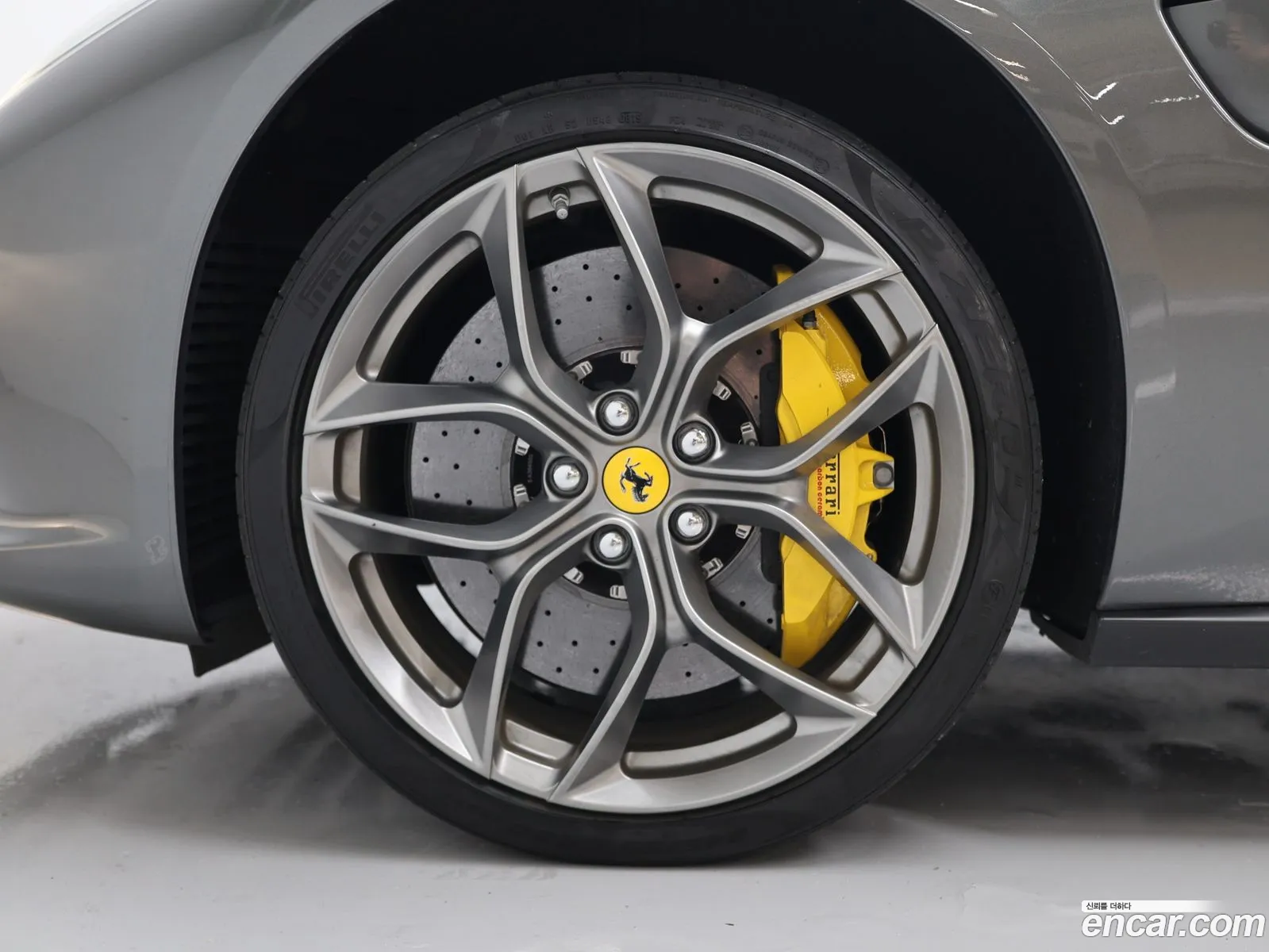 Ferrari GTC4Lusso 2019 — 12