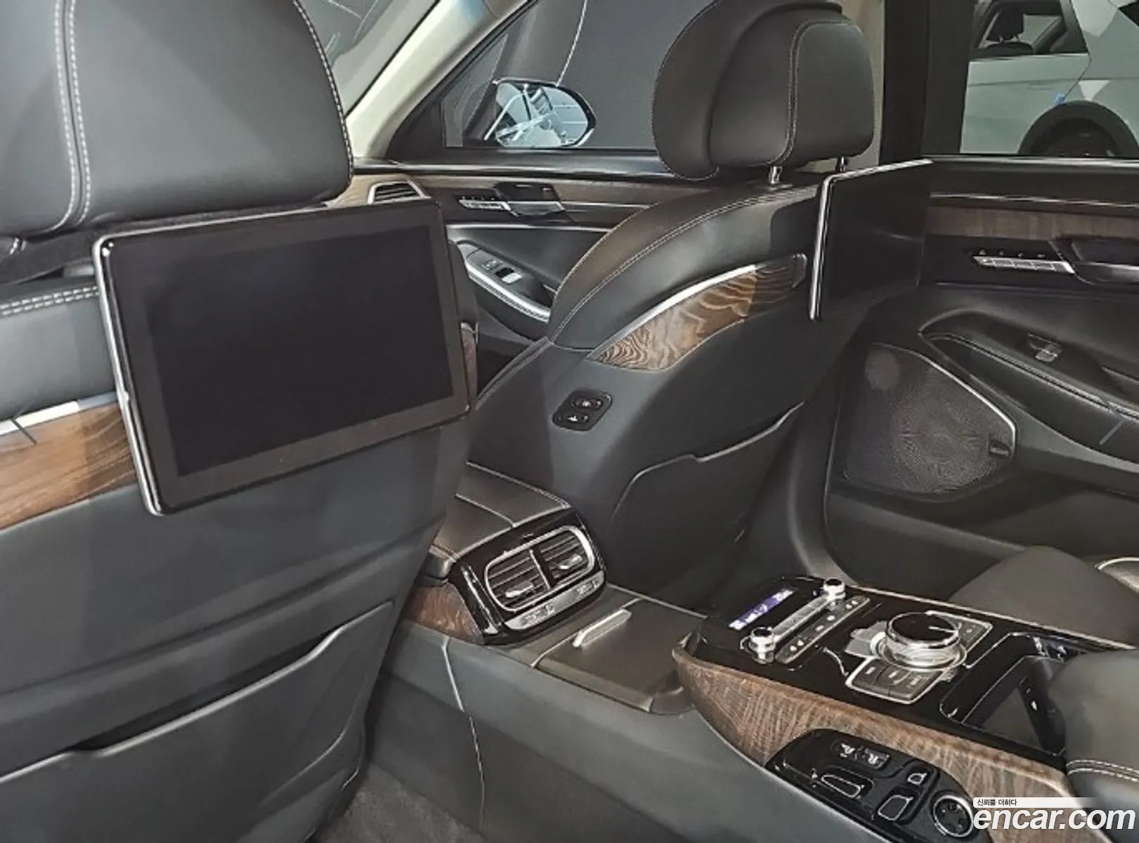 Genesis G90 2018 — 19