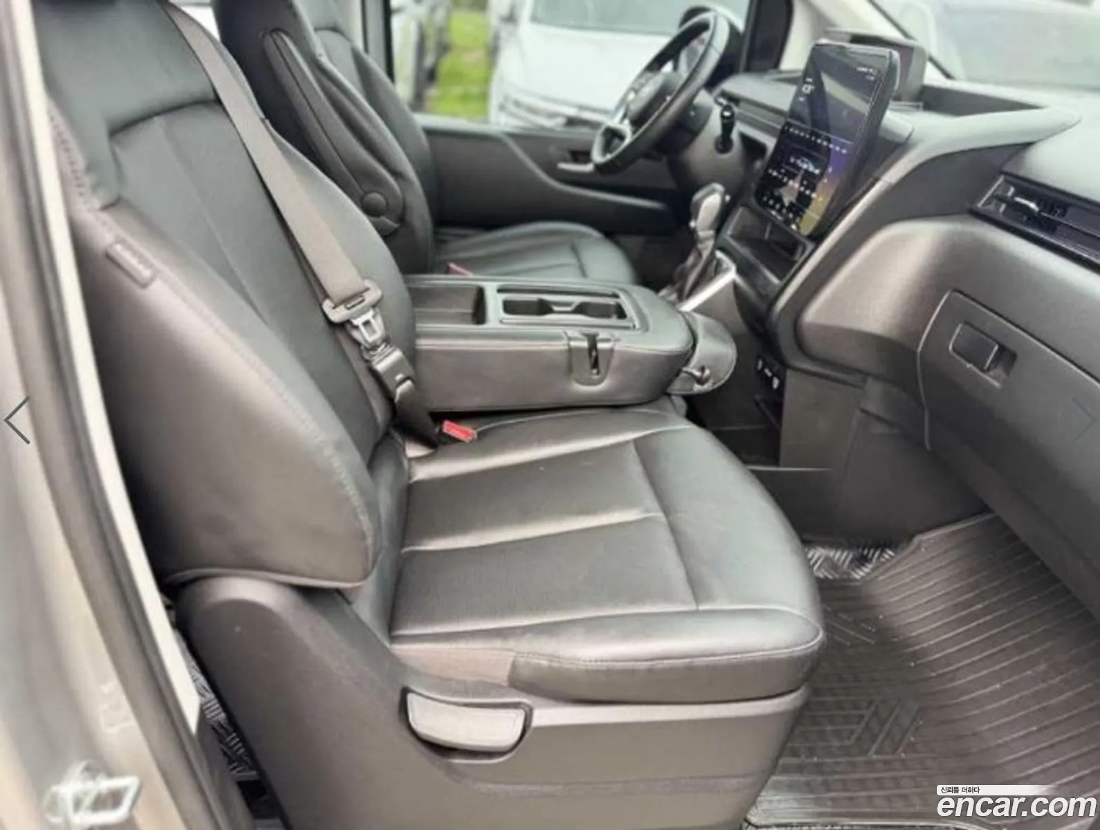 Hyundai Staria 2025 — 3