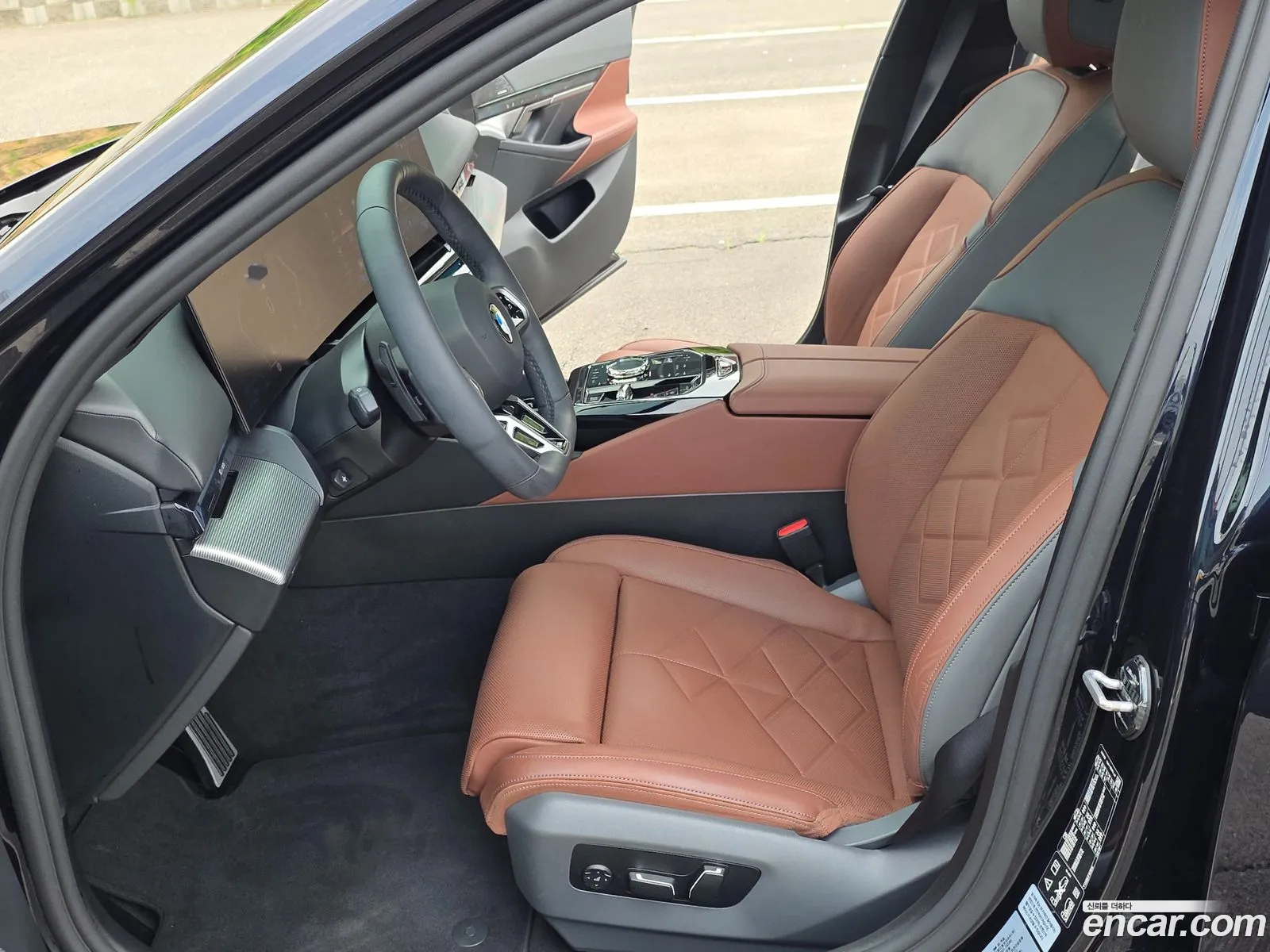 BMW 5 Series 2025 — 17