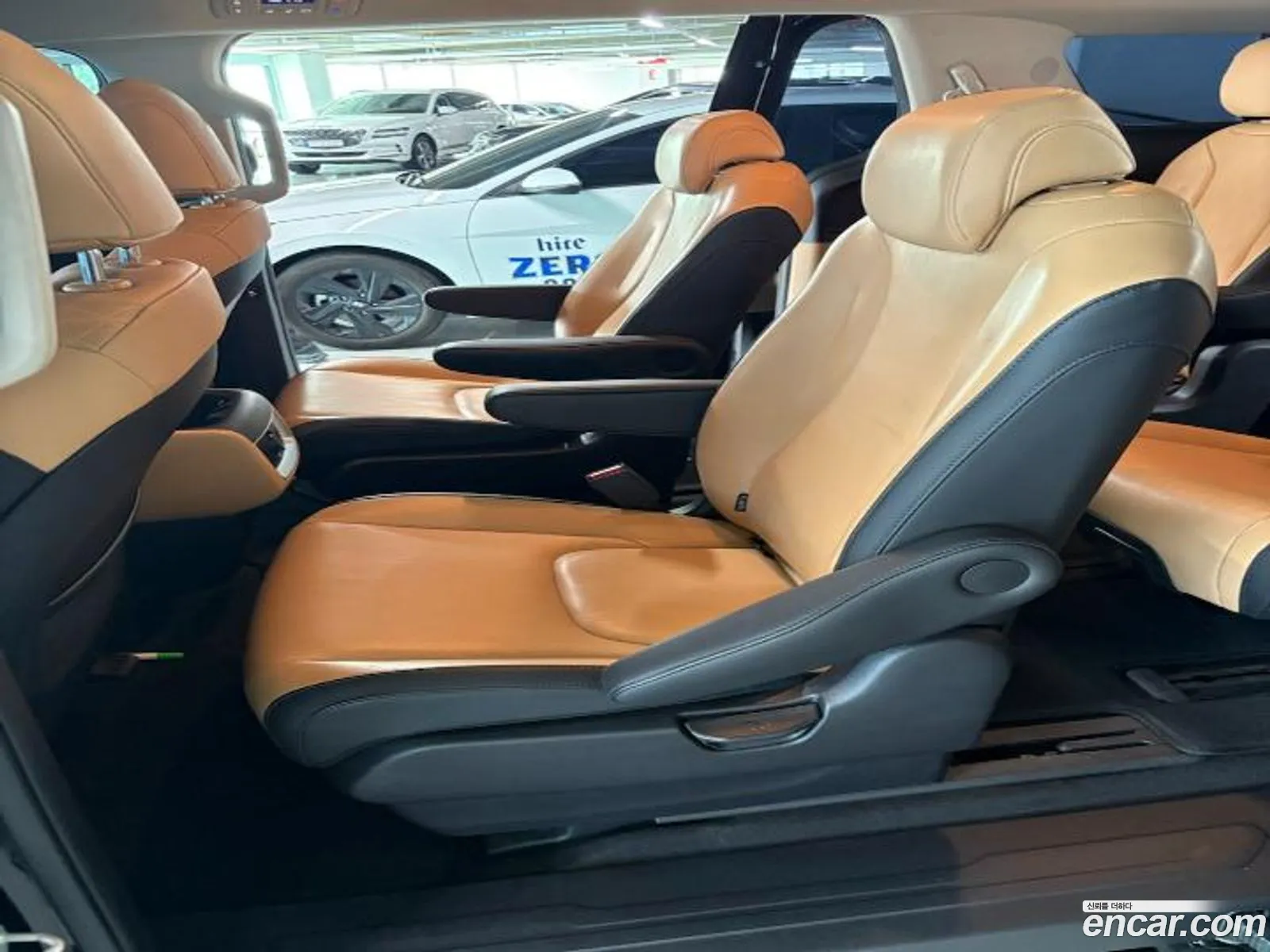 Kia Carnival 2023 — 17