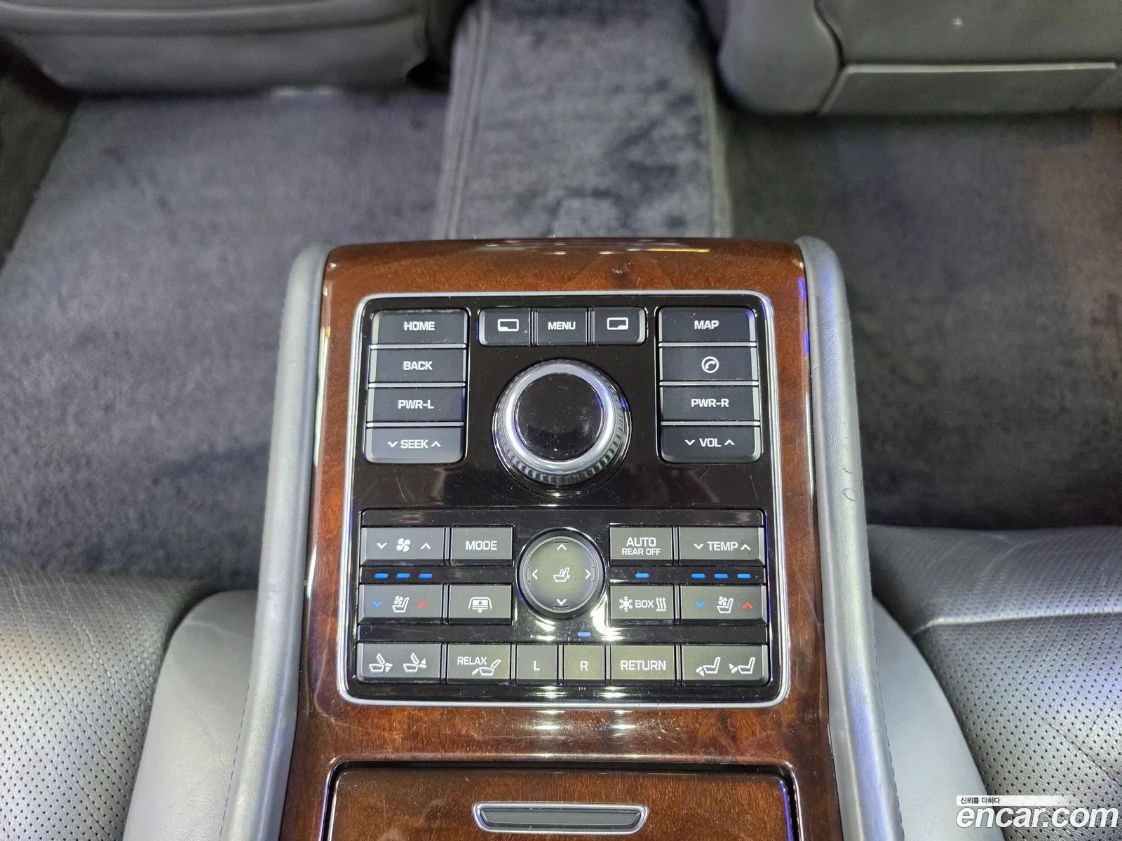 Hyundai Equus 2013 — 19