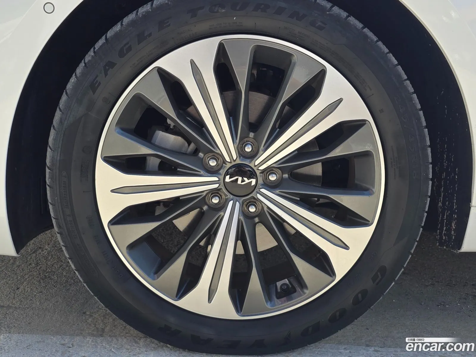 Kia K8 Hybrid 2023 — 17