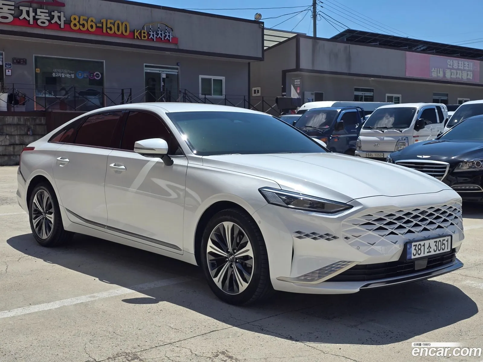 Kia K8 Hybrid 2023 — 7