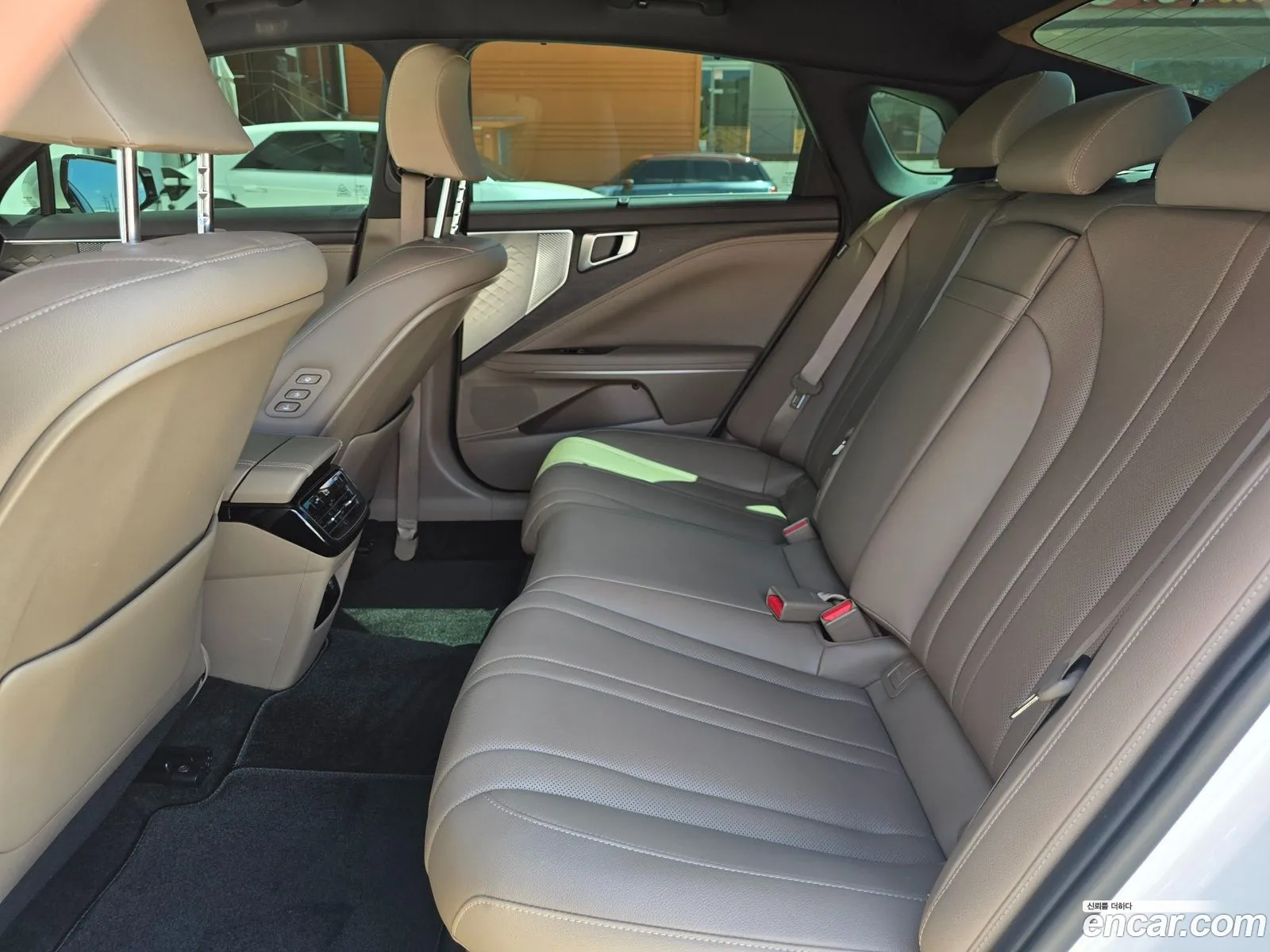 Kia K8 Hybrid 2023 — 8