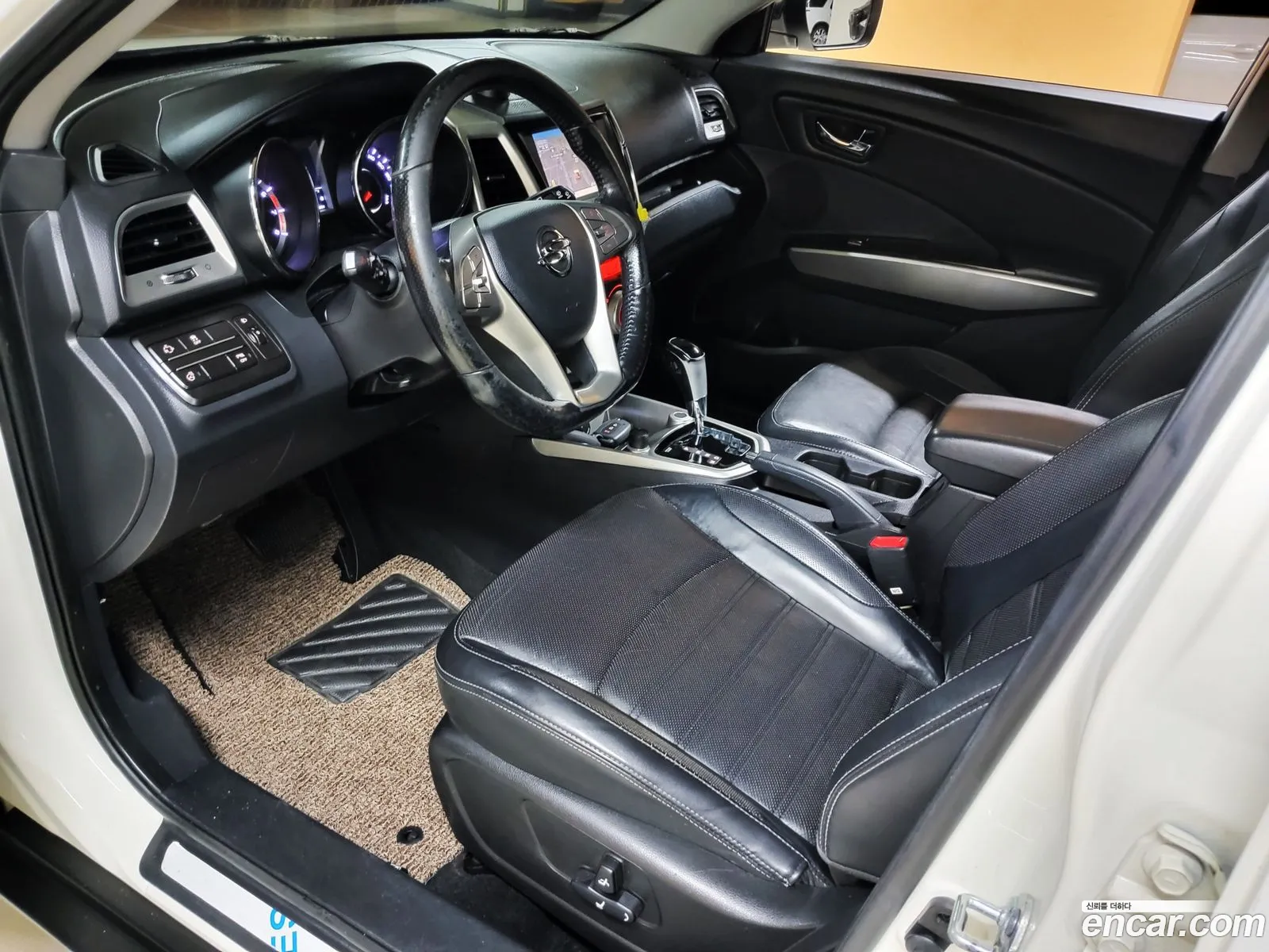 KG Mobility (SsangYong) Tivoli 2015 — 12
