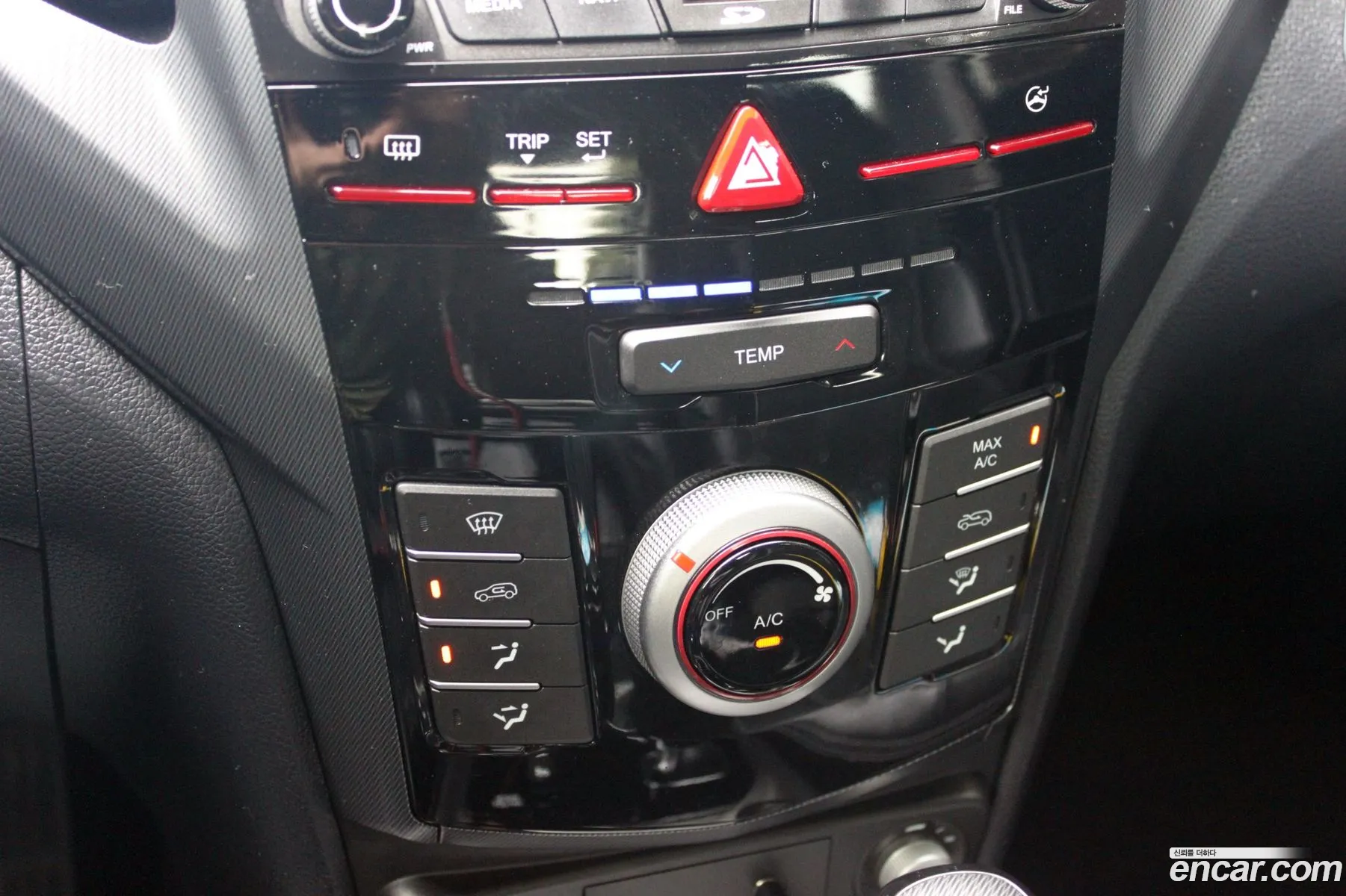 KG Mobility (SsangYong) Tivoli 2017 — 17