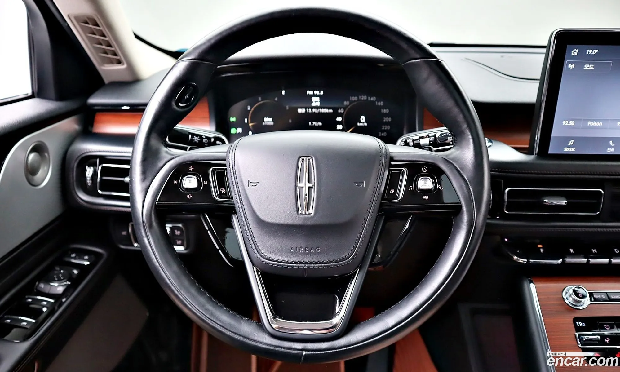 Lincoln Aviator 2020 — 19