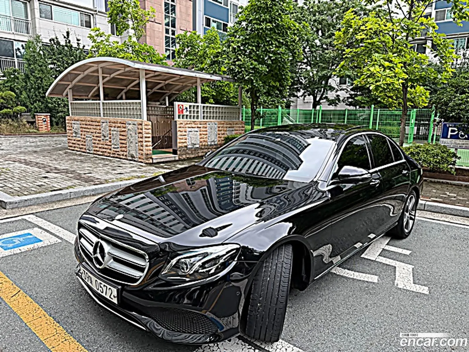Mercedes-Benz E-Class W213 2016 — 11