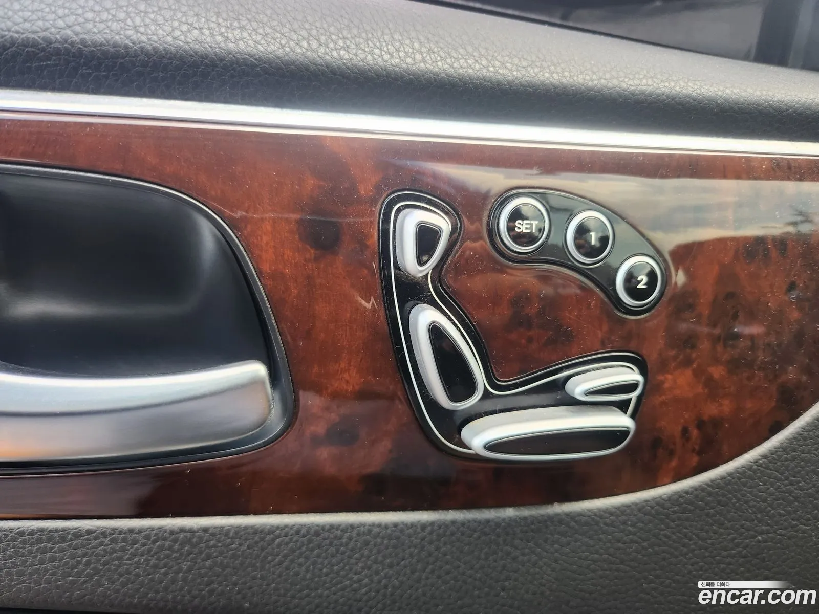 Hyundai Equus 2011 — 17