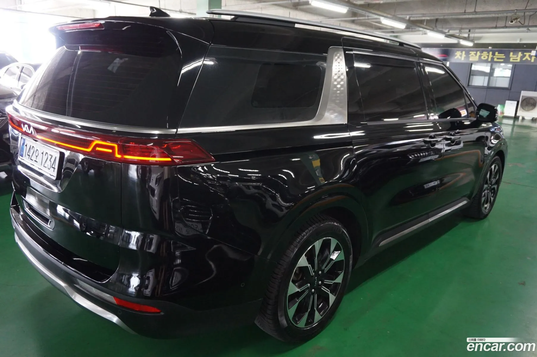 Kia Carnival 2022 — 17
