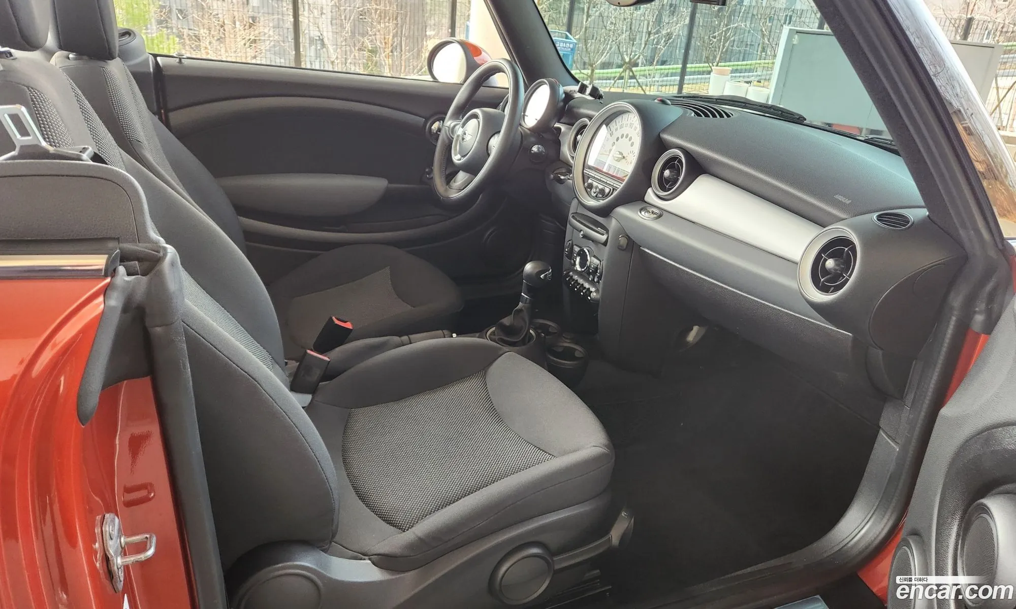 Mini Cooper Convertible 2011 — 12