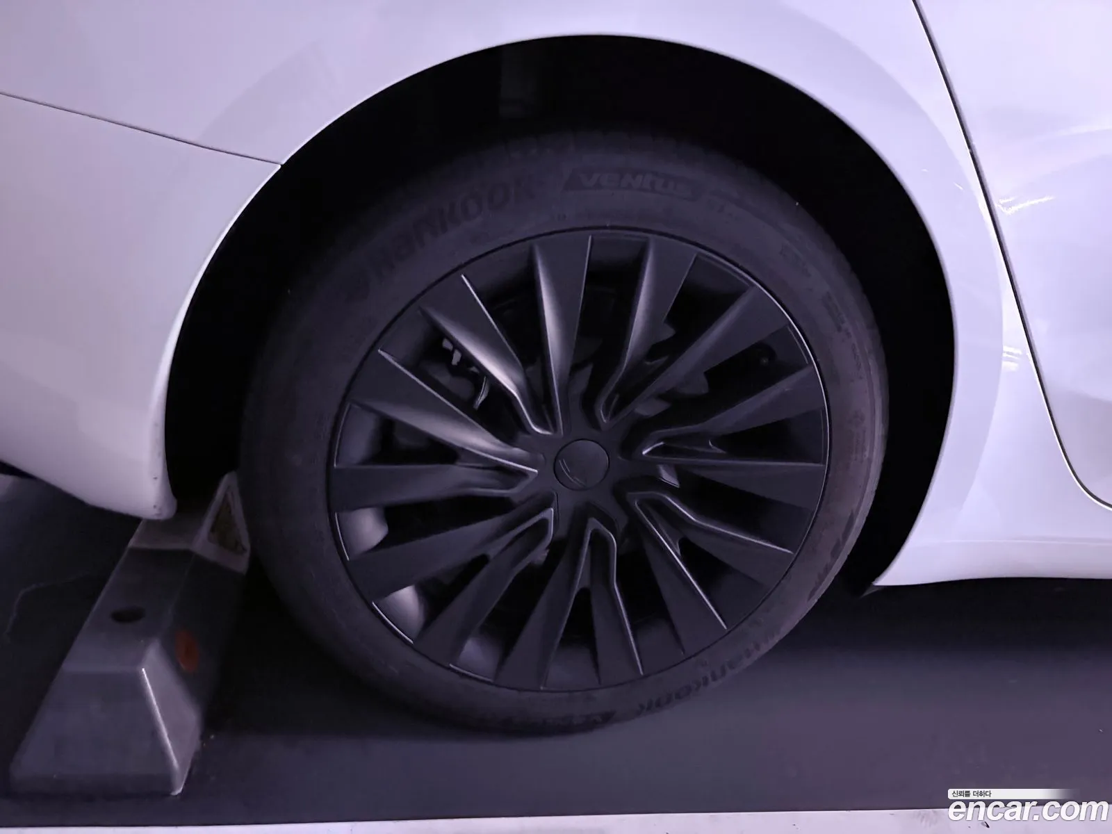 Tesla Model 3 2024 — 11