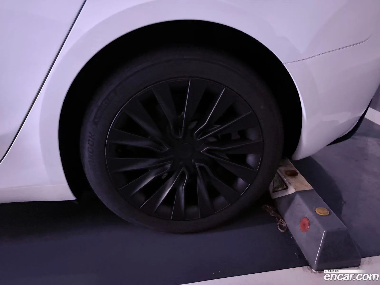 Tesla Model 3 2024 — 16