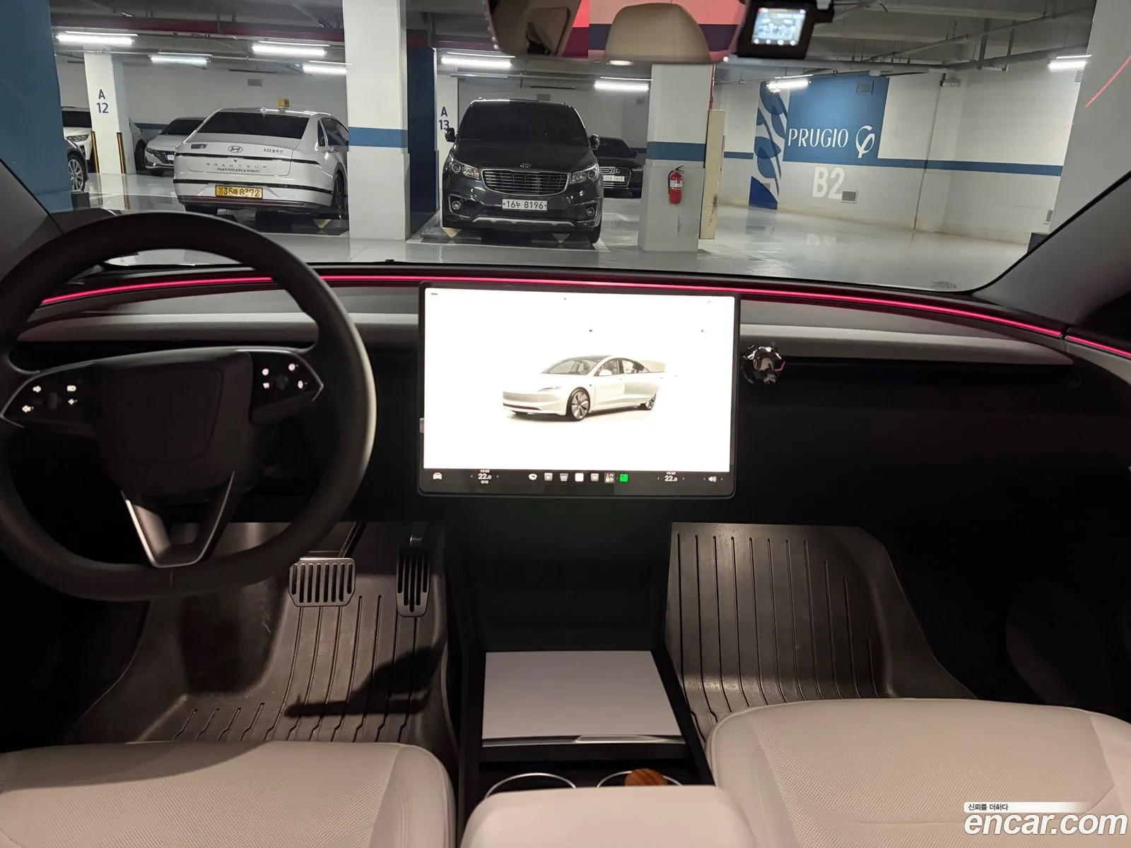 Tesla Model 3 2024 — 8