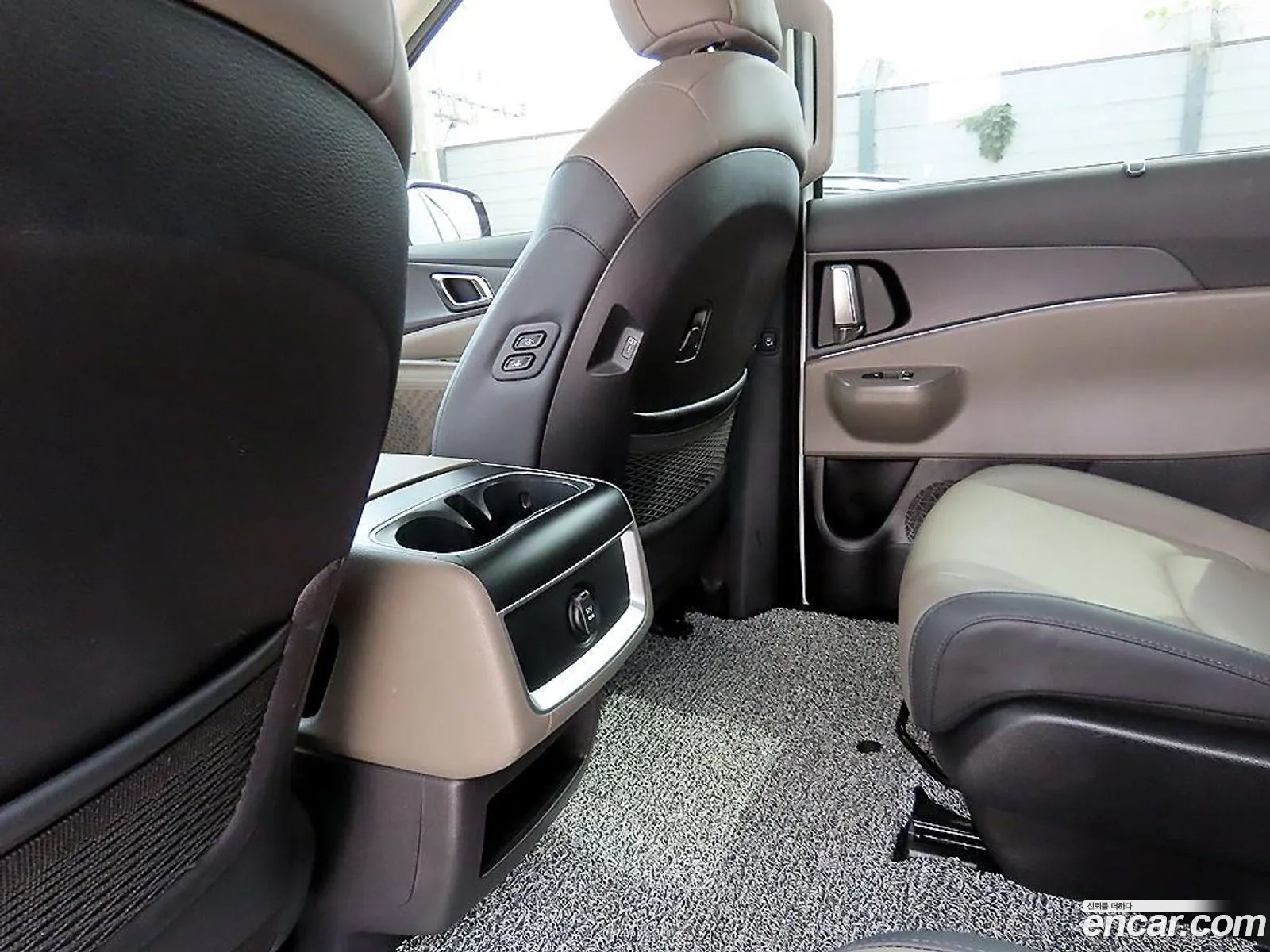 Kia Carnival 2023 — 17