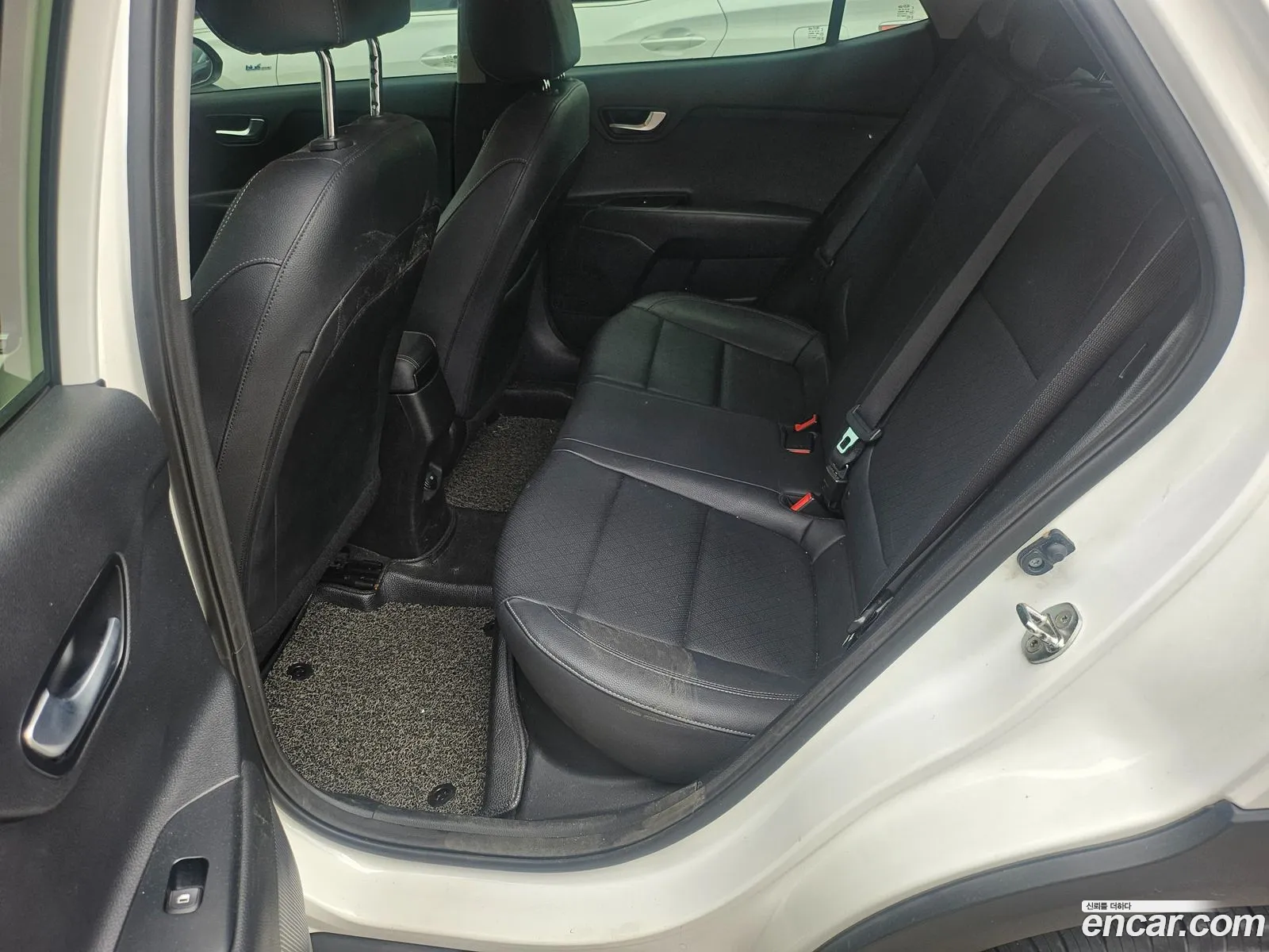 Kia Stonic 2017 — 18