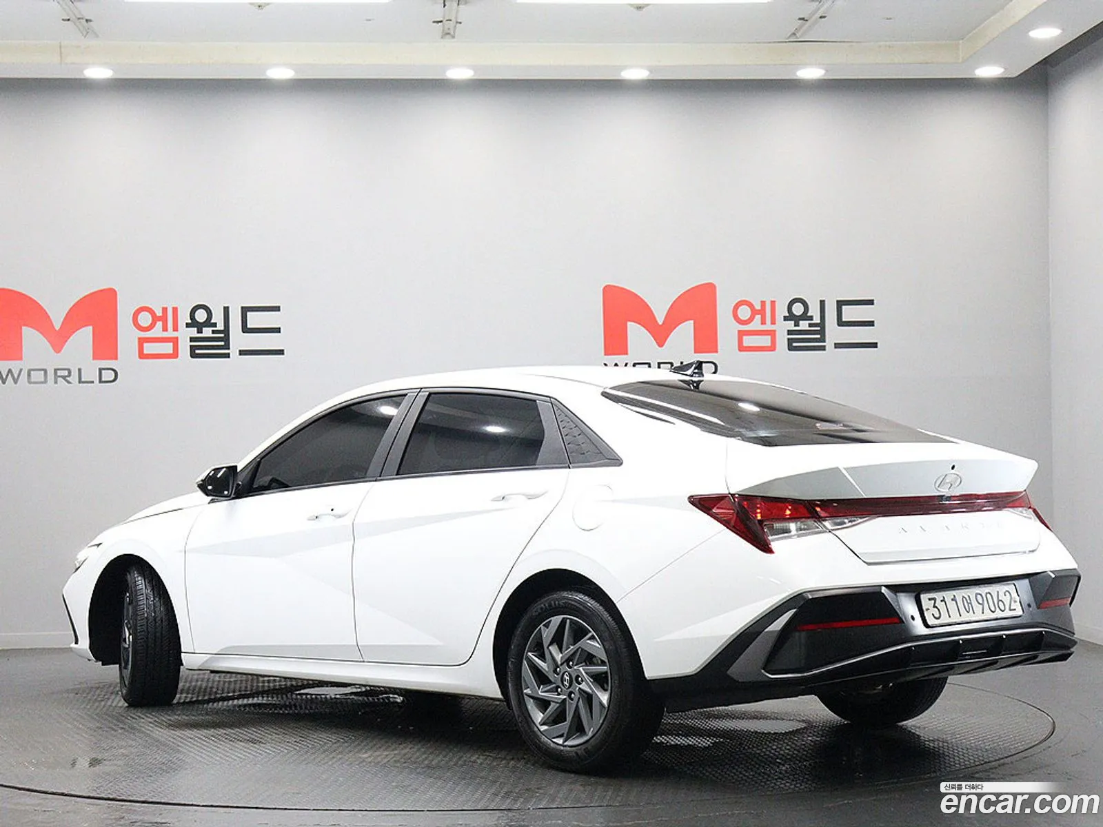 Hyundai Elantra 2023 — 4