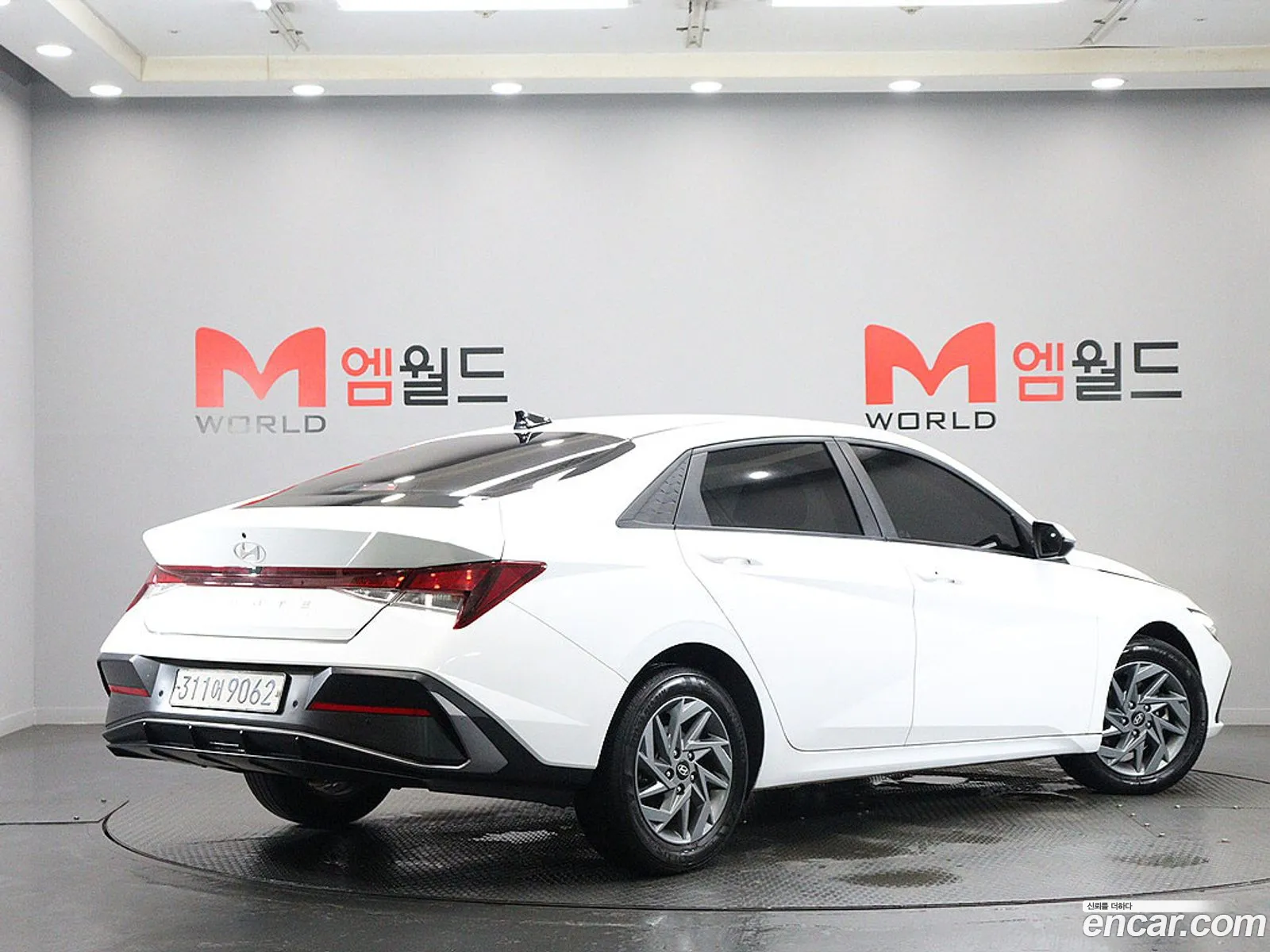 Hyundai Elantra 2023 — 3