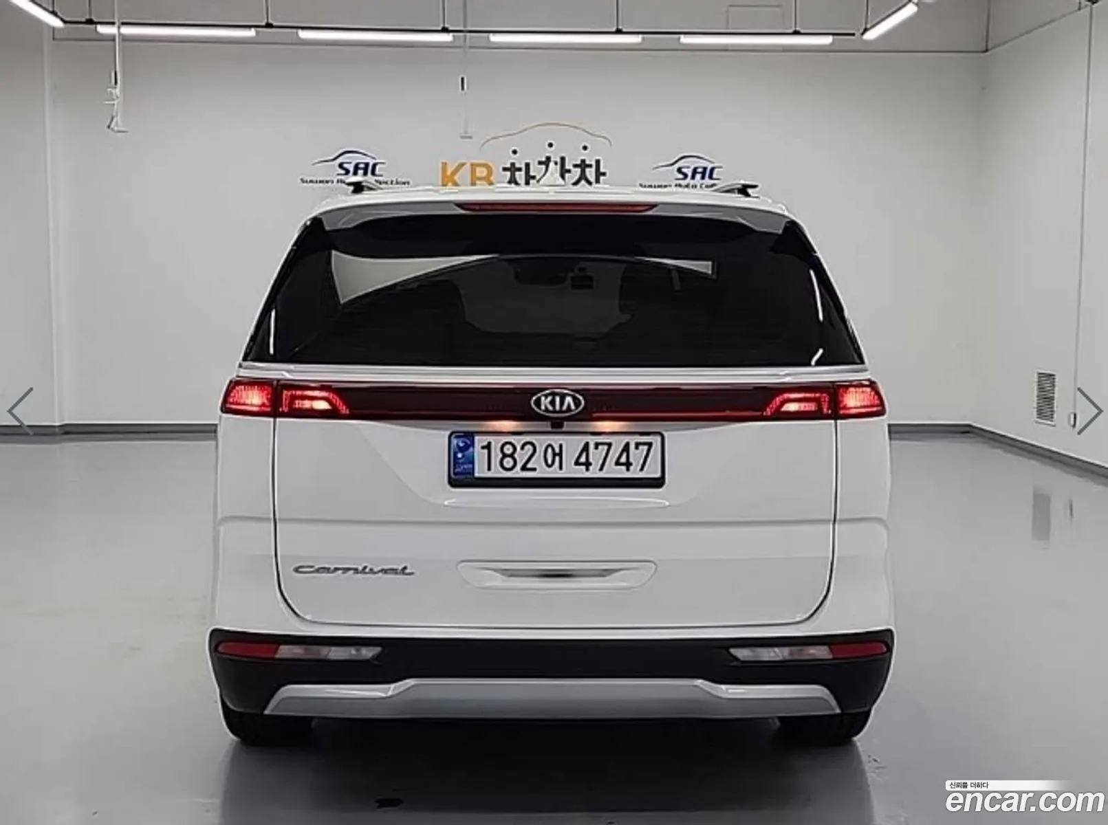 Kia Carnival 2021 — 17