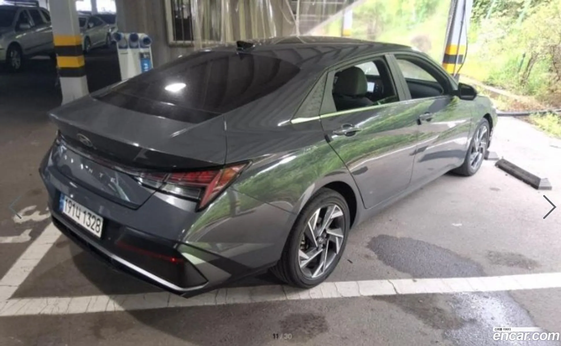 Hyundai Elantra 2023 — 4