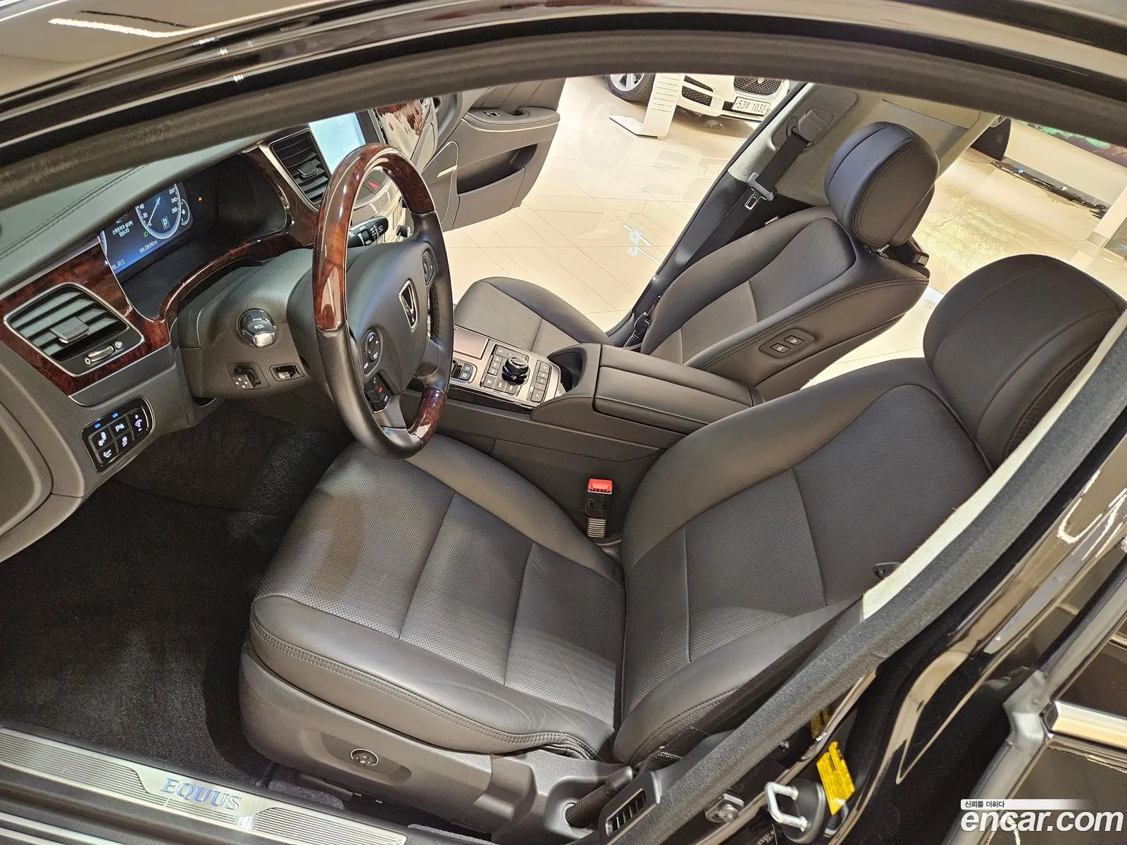 Hyundai Equus 2015 — 14