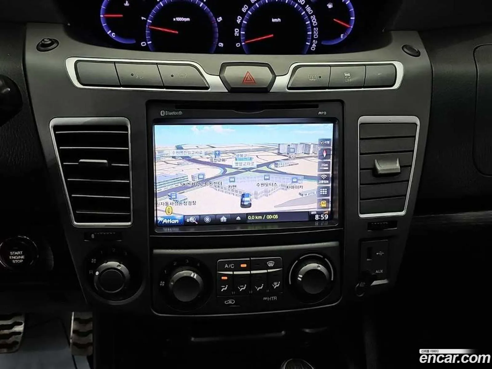 KG Mobility (SsangYong) Korando Turismo 2016 — 20