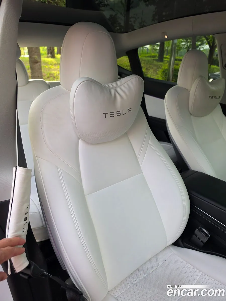 Tesla Model Y 2022 — 13
