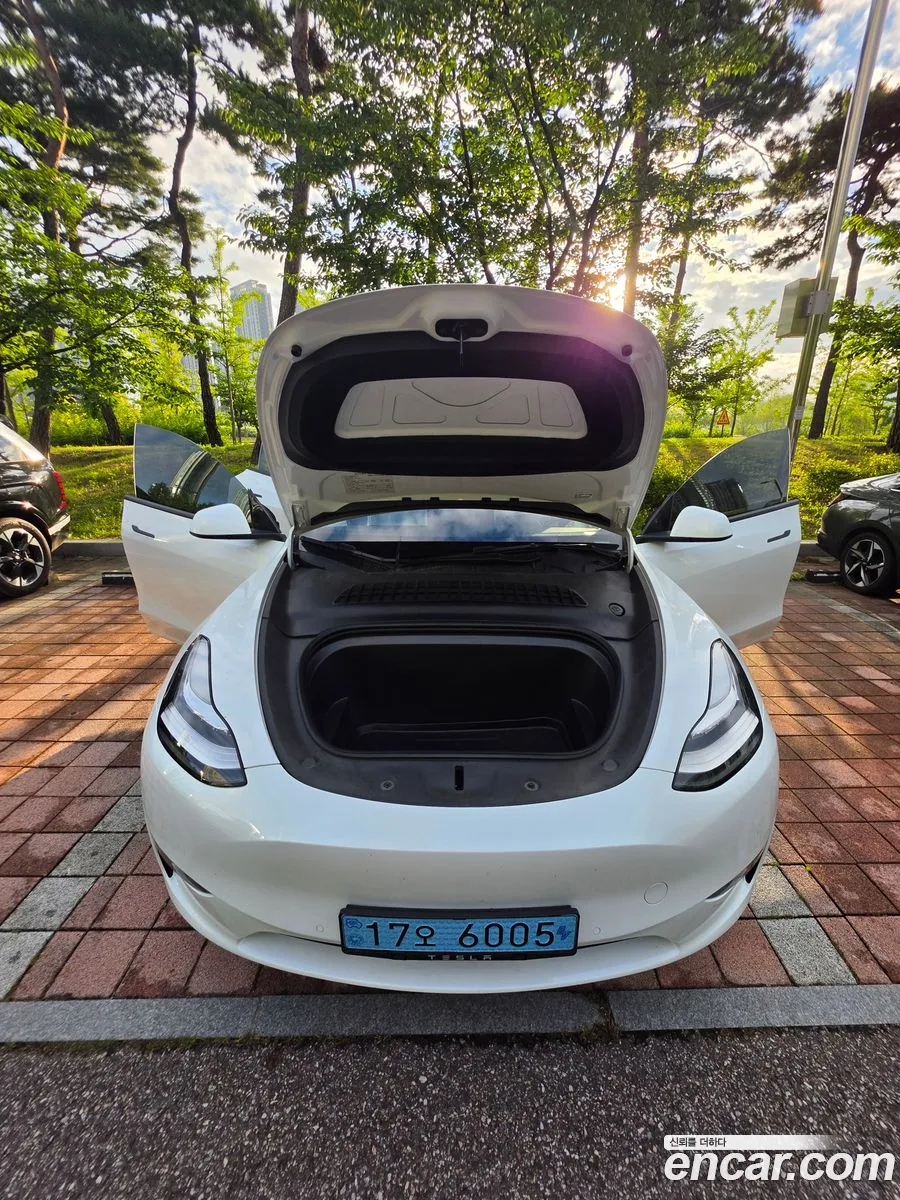 Tesla Model Y 2022 — 18