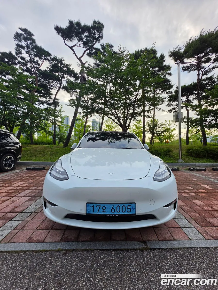 Tesla Model Y 2022 — 14