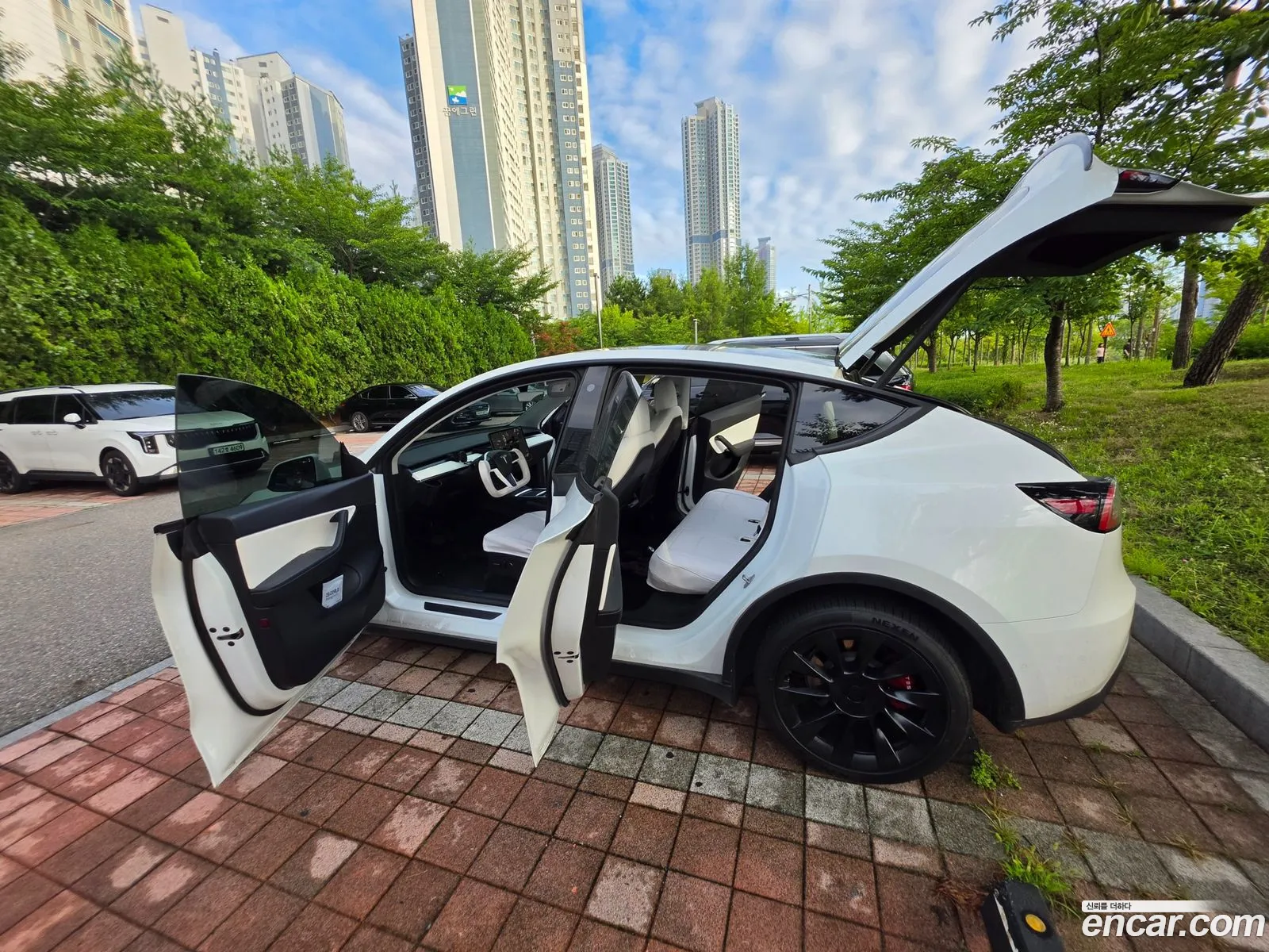 Tesla Model Y 2022 — 9