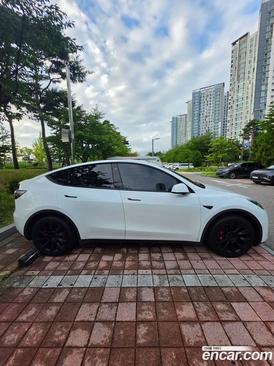 Tesla Model Y 2022 — 3
