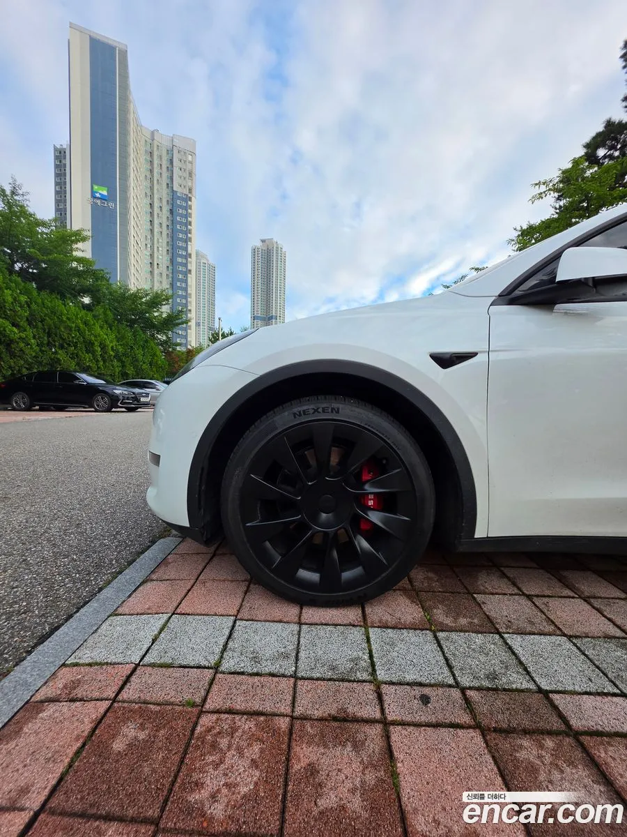 Tesla Model Y 2022 — 11