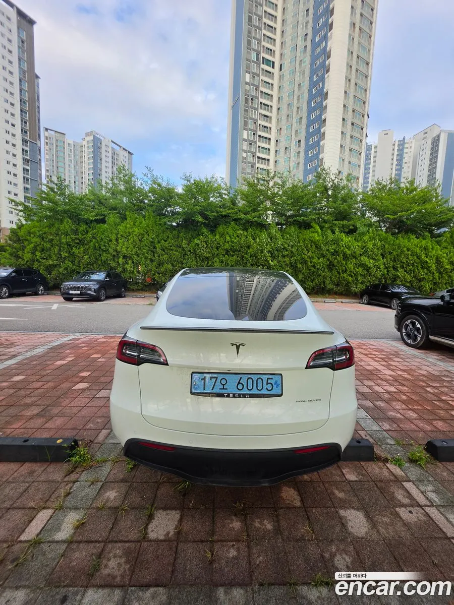 Tesla Model Y 2022 — 8
