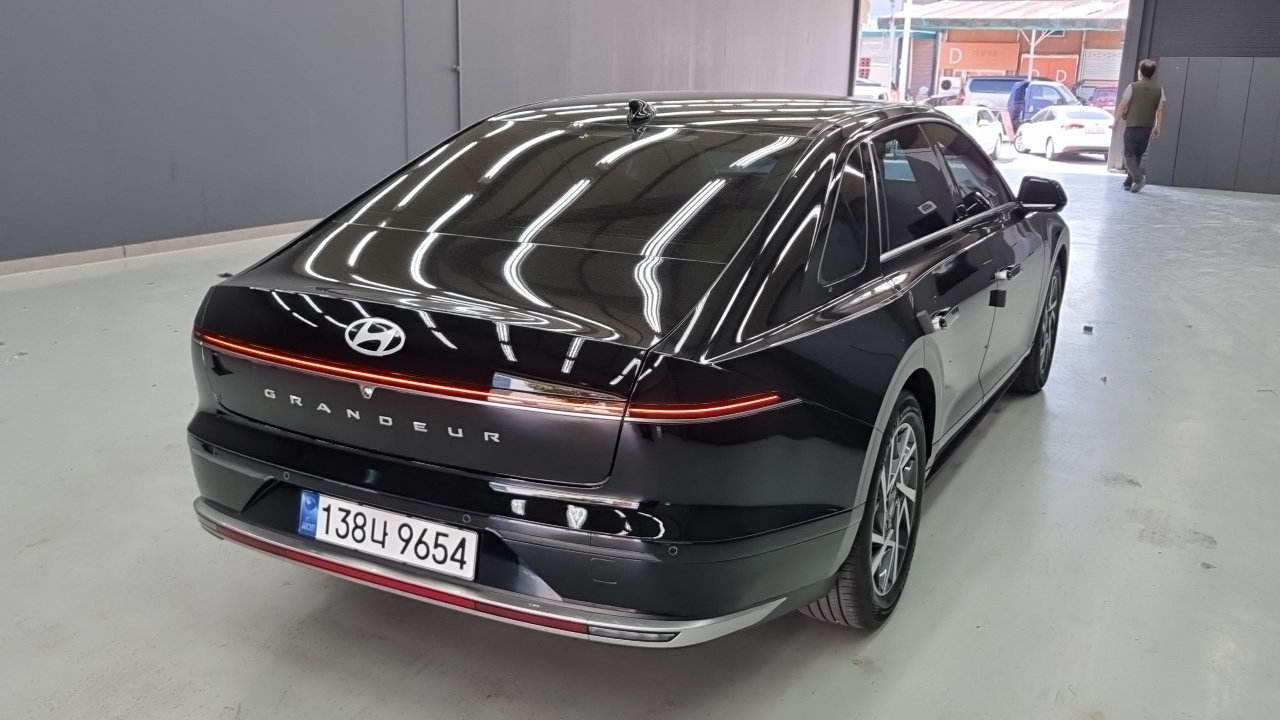 Hyundai Grandeur 2023 — 18