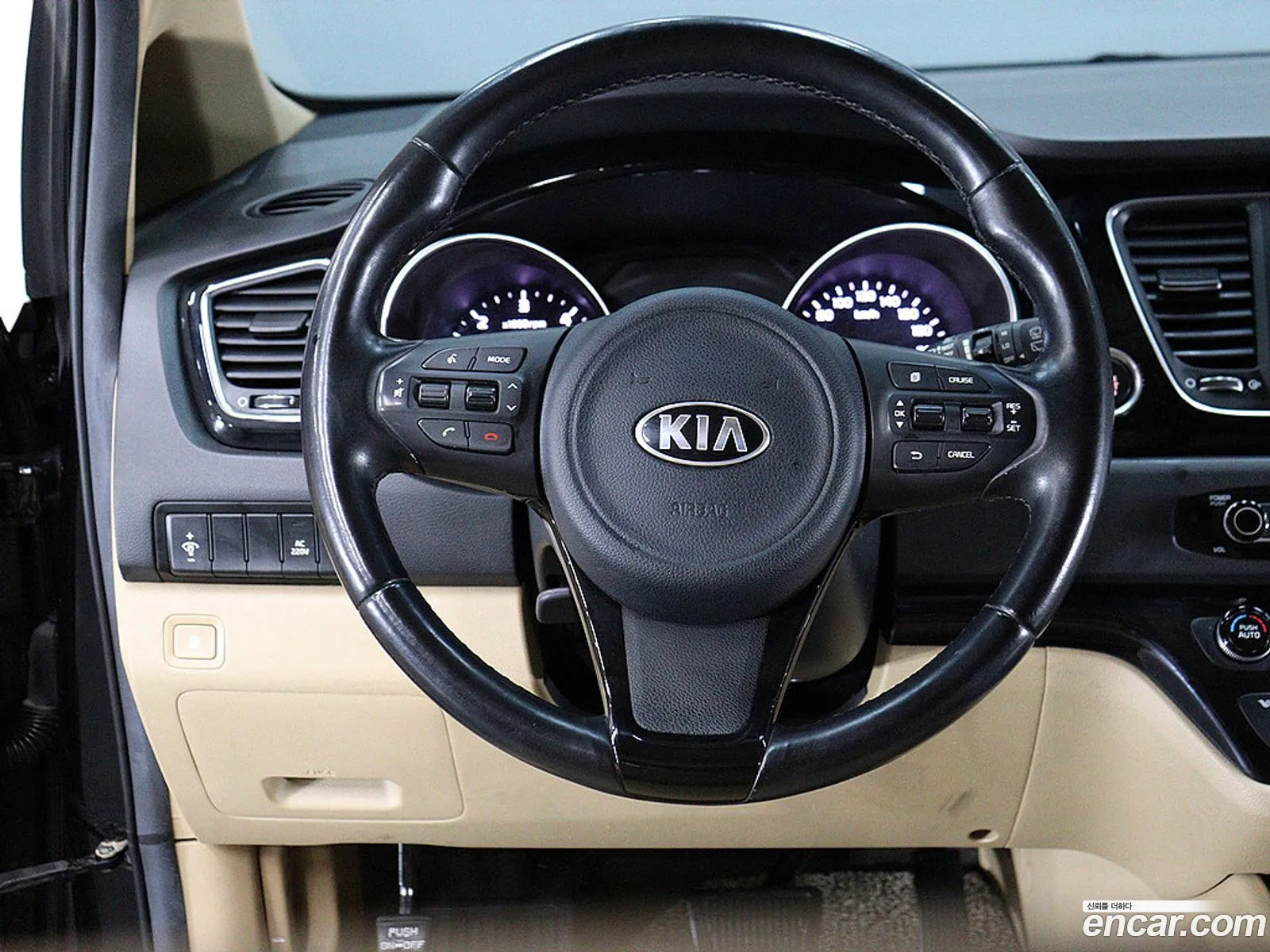 Kia Carnival 2016 — 8