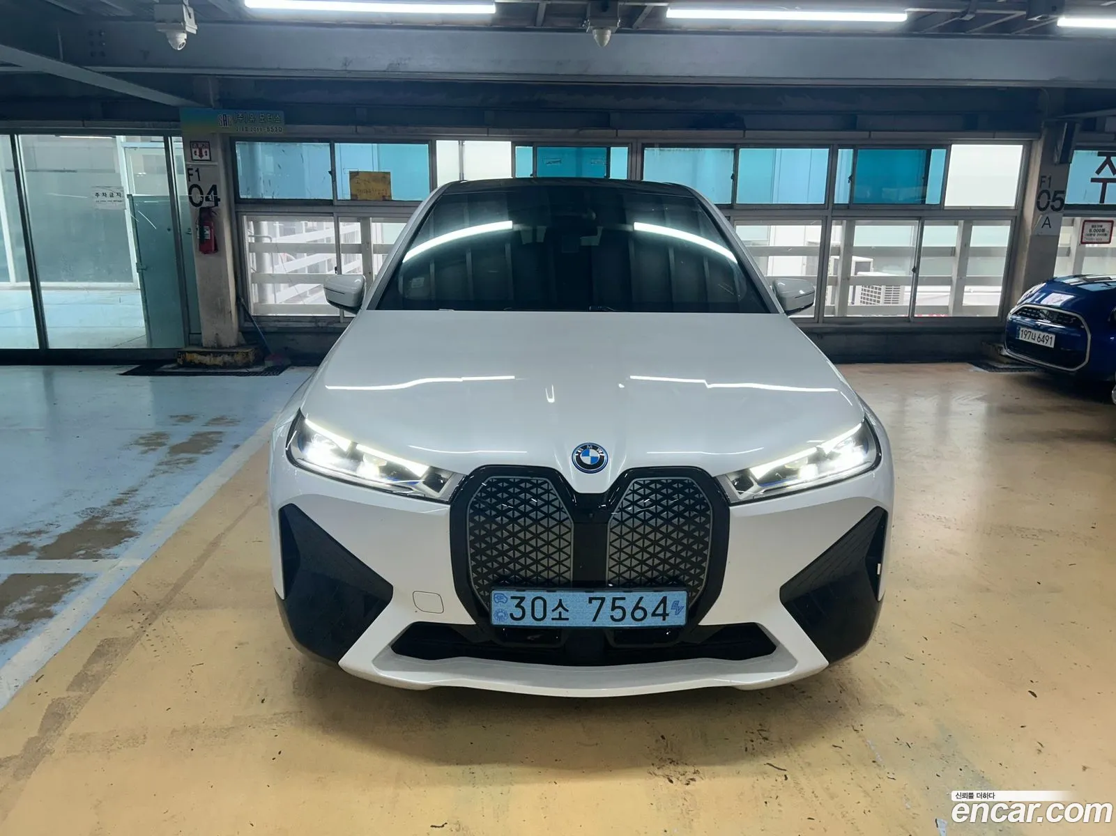 BMW iX 2023 — 8